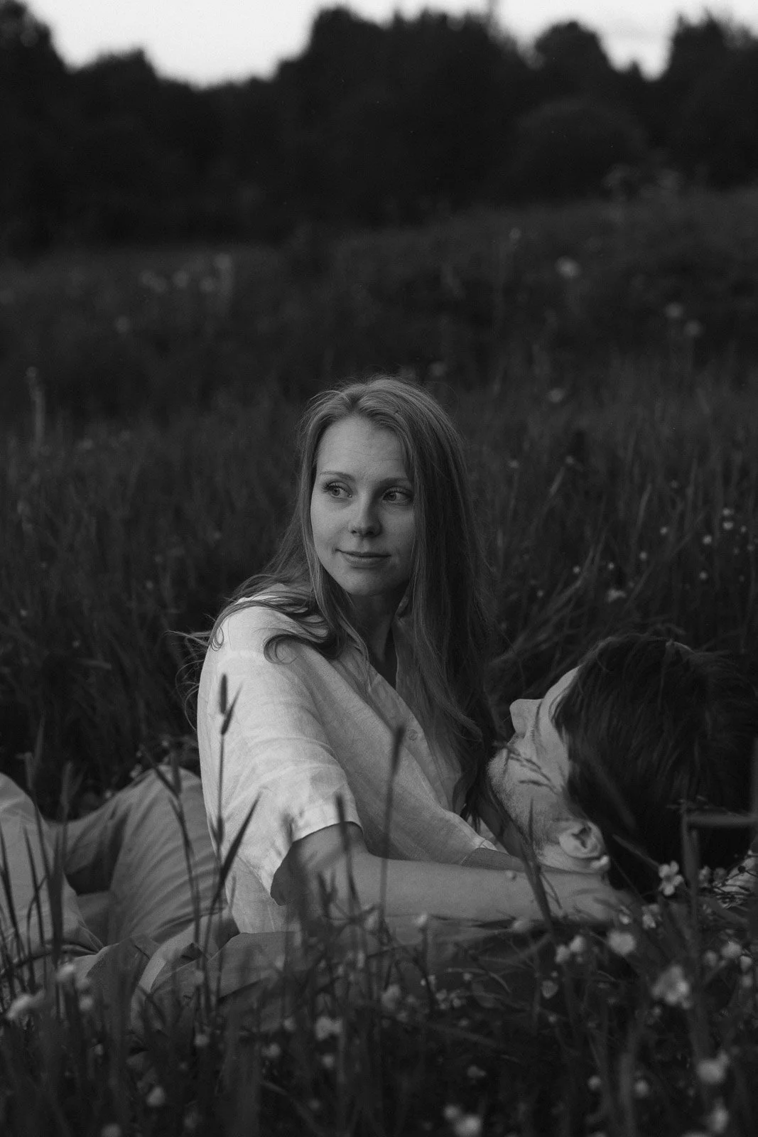  tunnelmallinen parikuvaus Tampereella iltavalossa