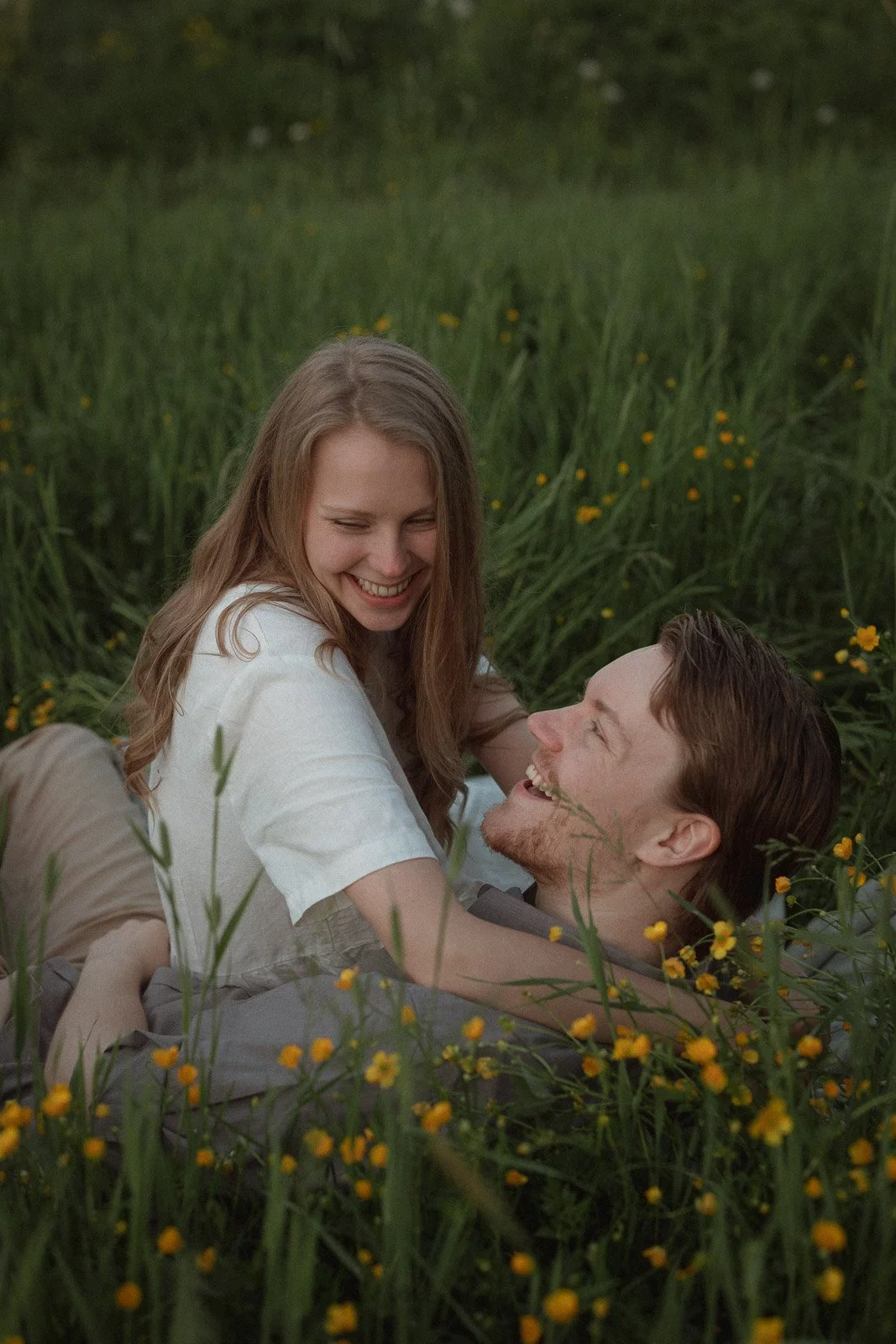  tunnelmallinen parikuvaus Tampereella iltavalossa