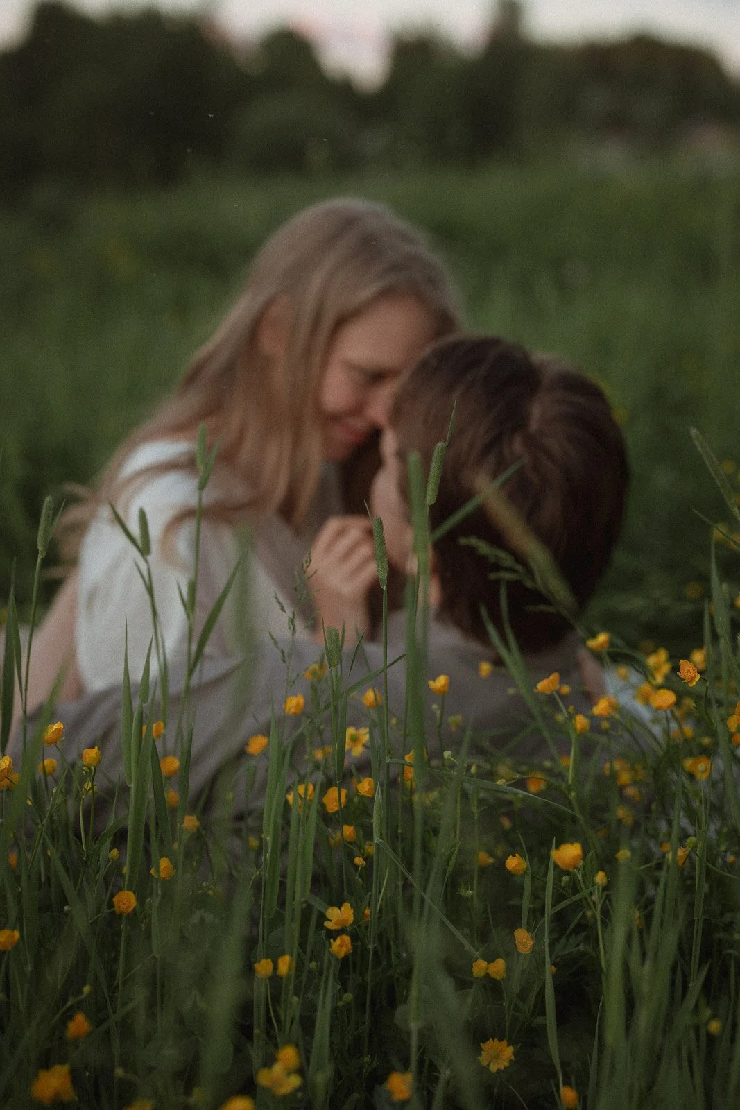  tunnelmallinen parikuvaus Tampereella iltavalossa