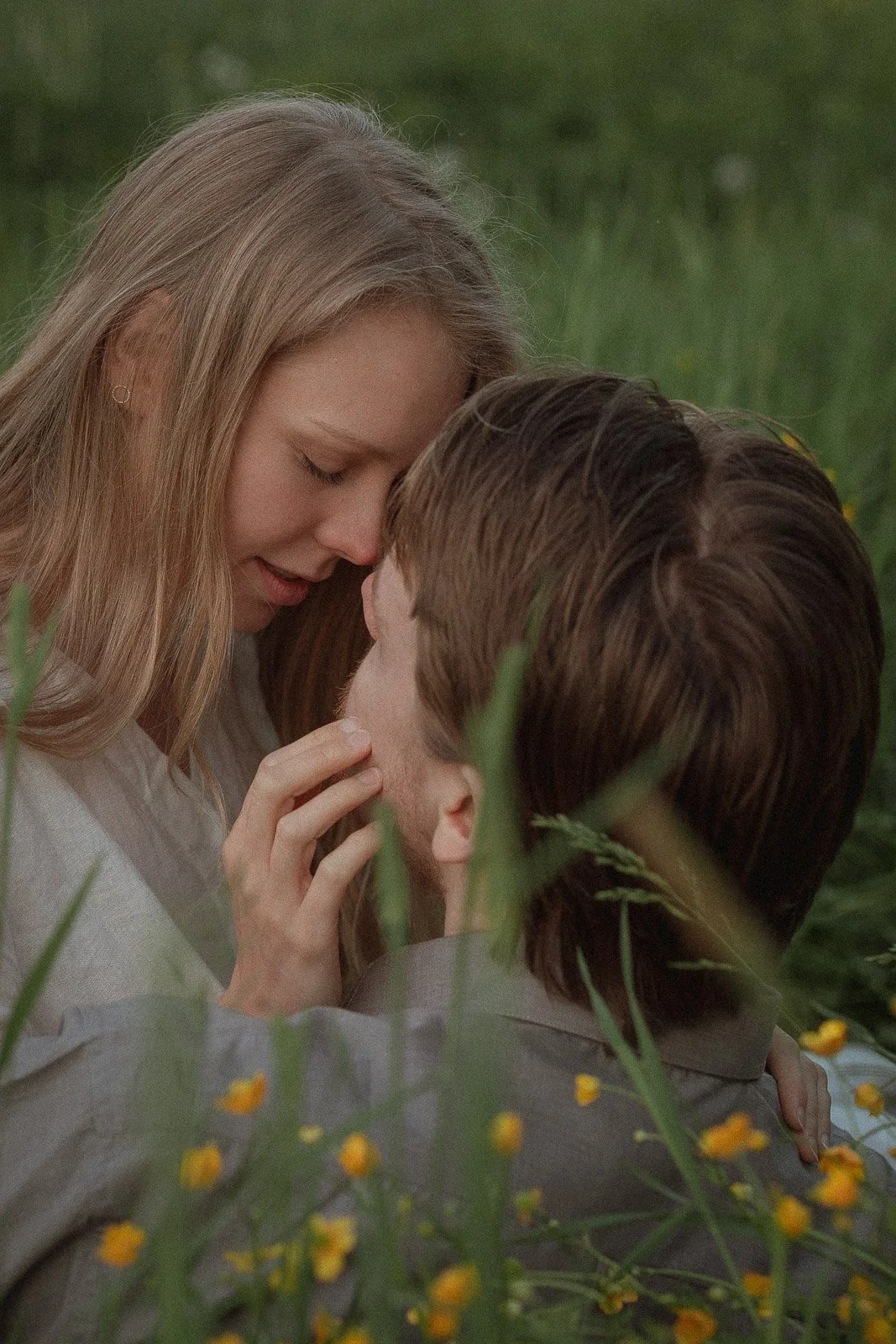  tunnelmallinen parikuvaus Tampereella iltavalossa