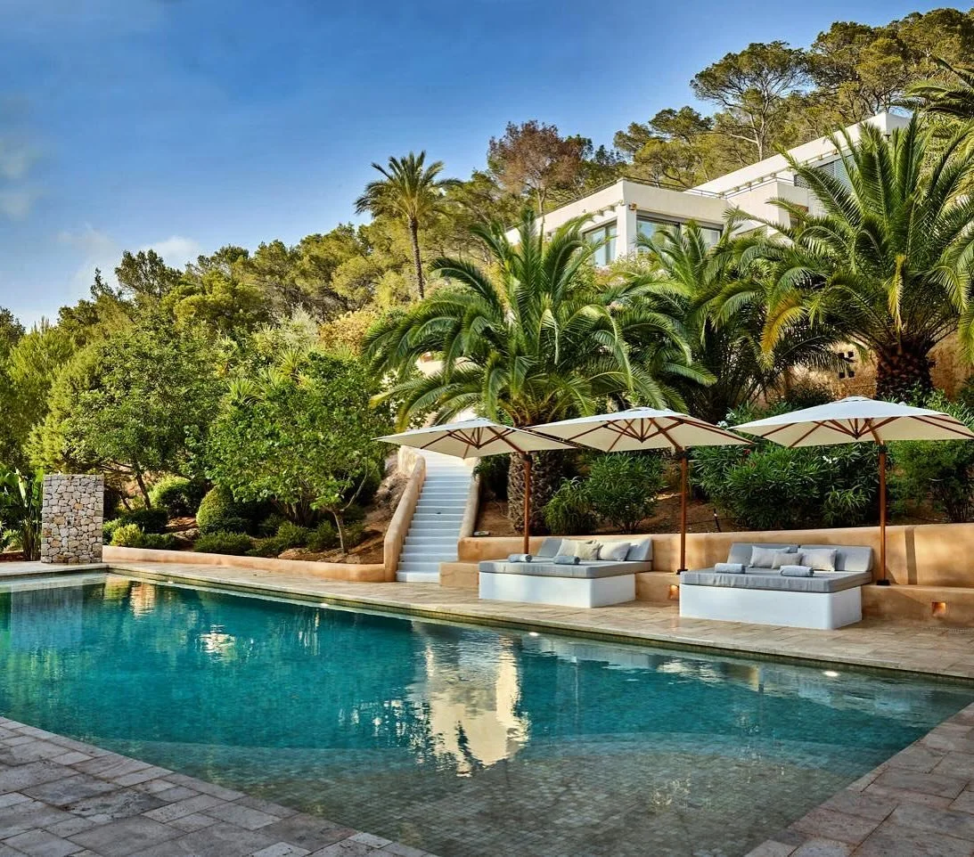 Golden hour ✨ 

#ibizasummer #ibiza #fincavilla #villarentals #staycation #holidayhome #exclusiveproperty #ibizavillas #privatevillarentals #holiday
