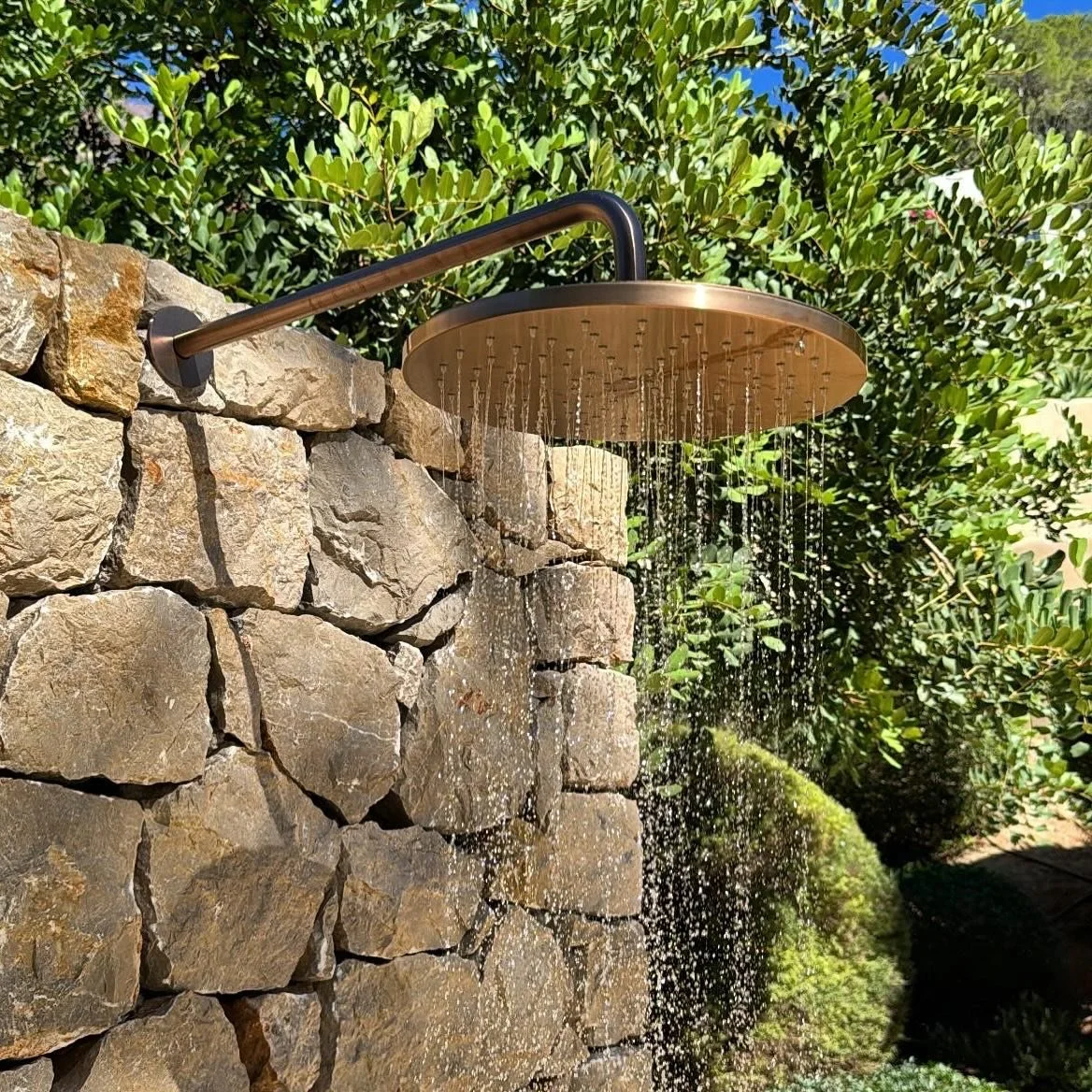 Talking about showers... Inside or outside, a very important moment of the day 💦

#ibizastyle #privatevillas #rentalproperty #rentalvillaibiza #ibizavillarental #luxuryvillaibiza #ibizahomes #ibizarentals #ibiza #ibizavillas