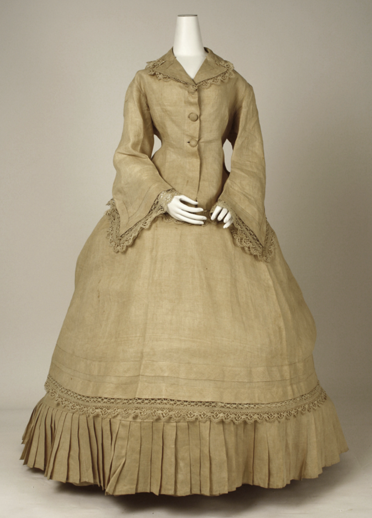 early 19th-century linen gown with high waist and soft gathered skirt