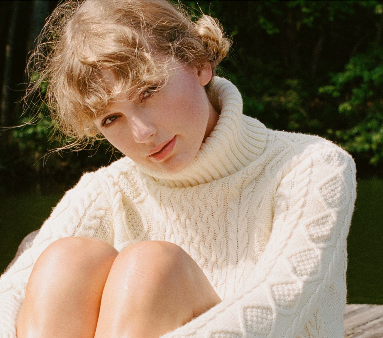 Taylor Swift wearing an Aran-style jumper during the Folklore album photoshoot, 2020