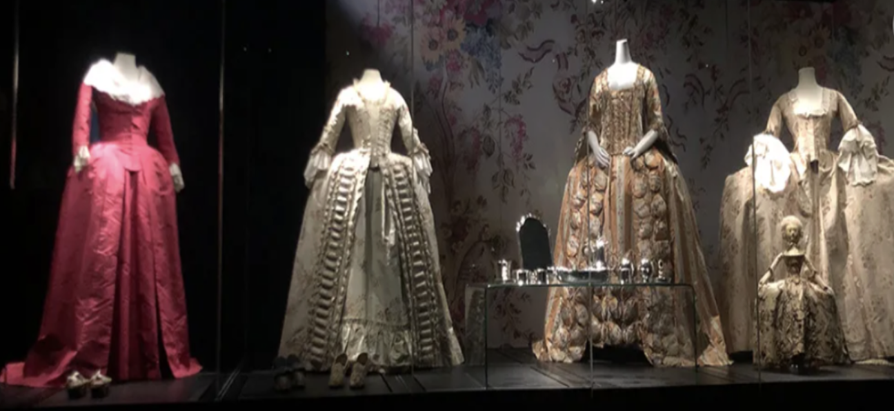 Display of eighteenth-century gowns in silk, lace and embroidered fabrics, reflecting the fashion and refined lifestyle of Thorn’s noble canonesses.