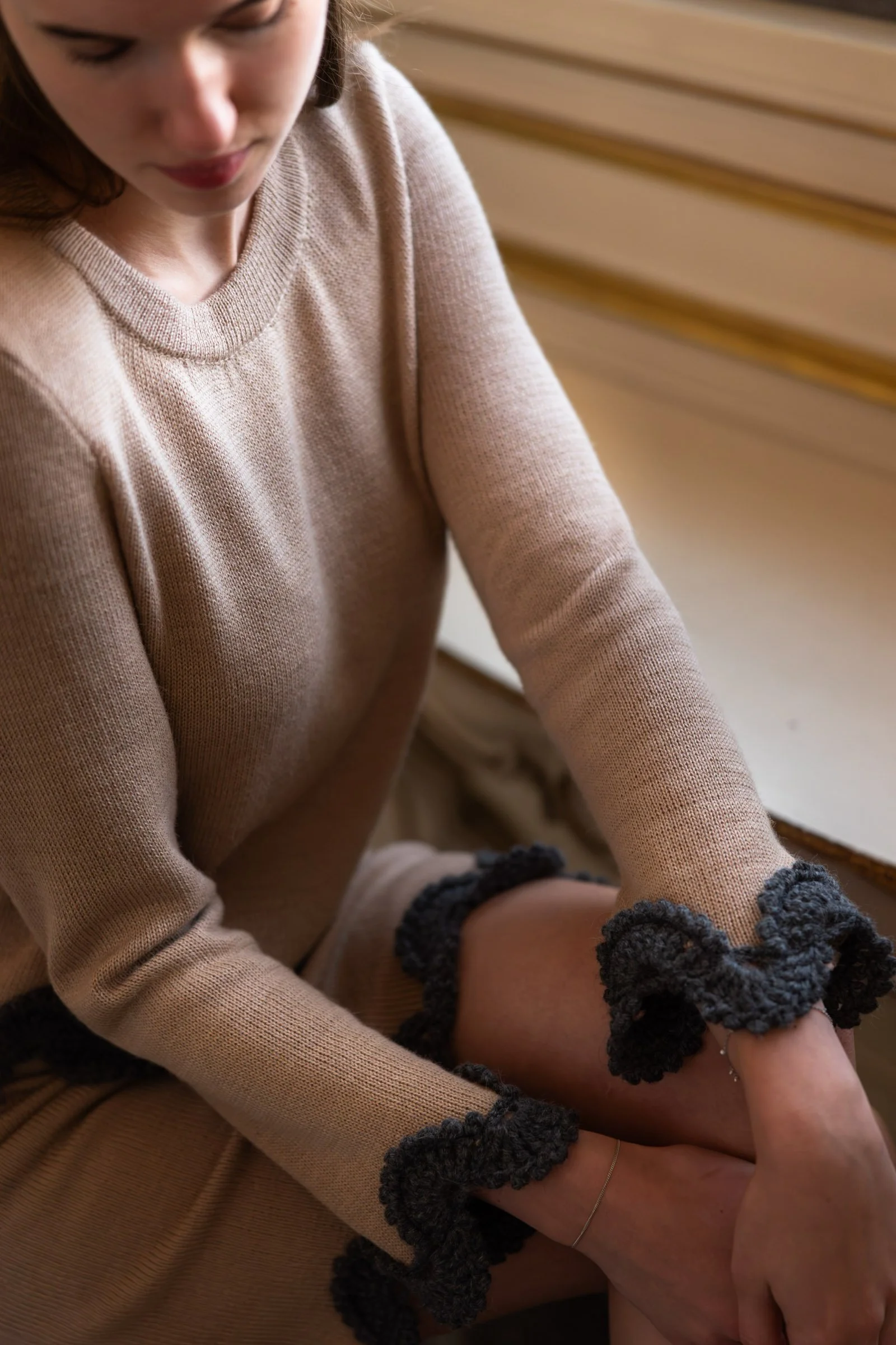 Studio Myr BAROQUE – Close-up of the Gabriella jumper showing the fine Merino knit and decorative grey hand-crocheted Baby Alpaca lace cuffs