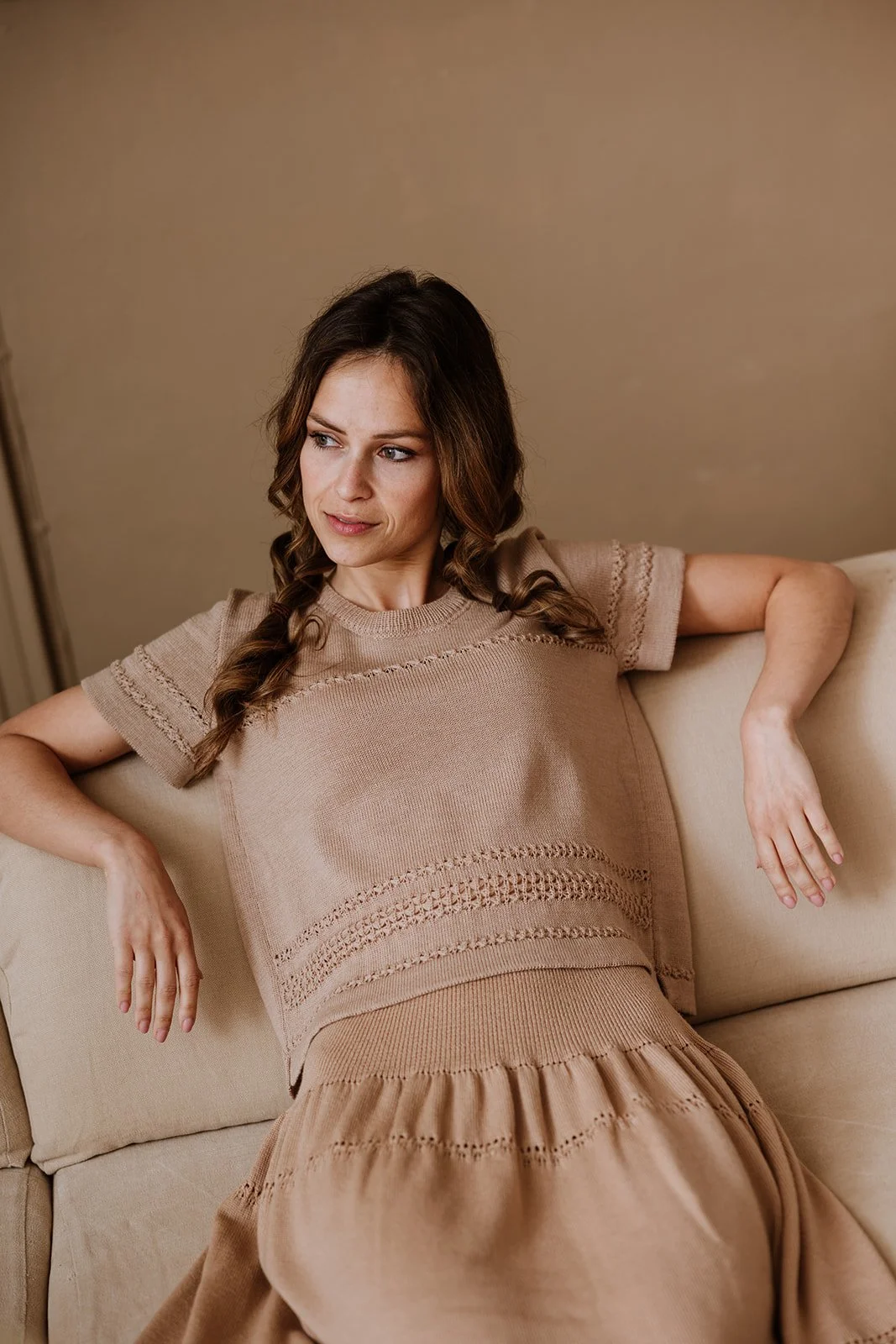 Sweety — Honey
Knitted in extra fine Merino wool, Sweety — Honey combines exceptional softness with refined lace-knit detailing. Its warm honey-toned hue and effortless silhouette create a natural sense of understated elegance.