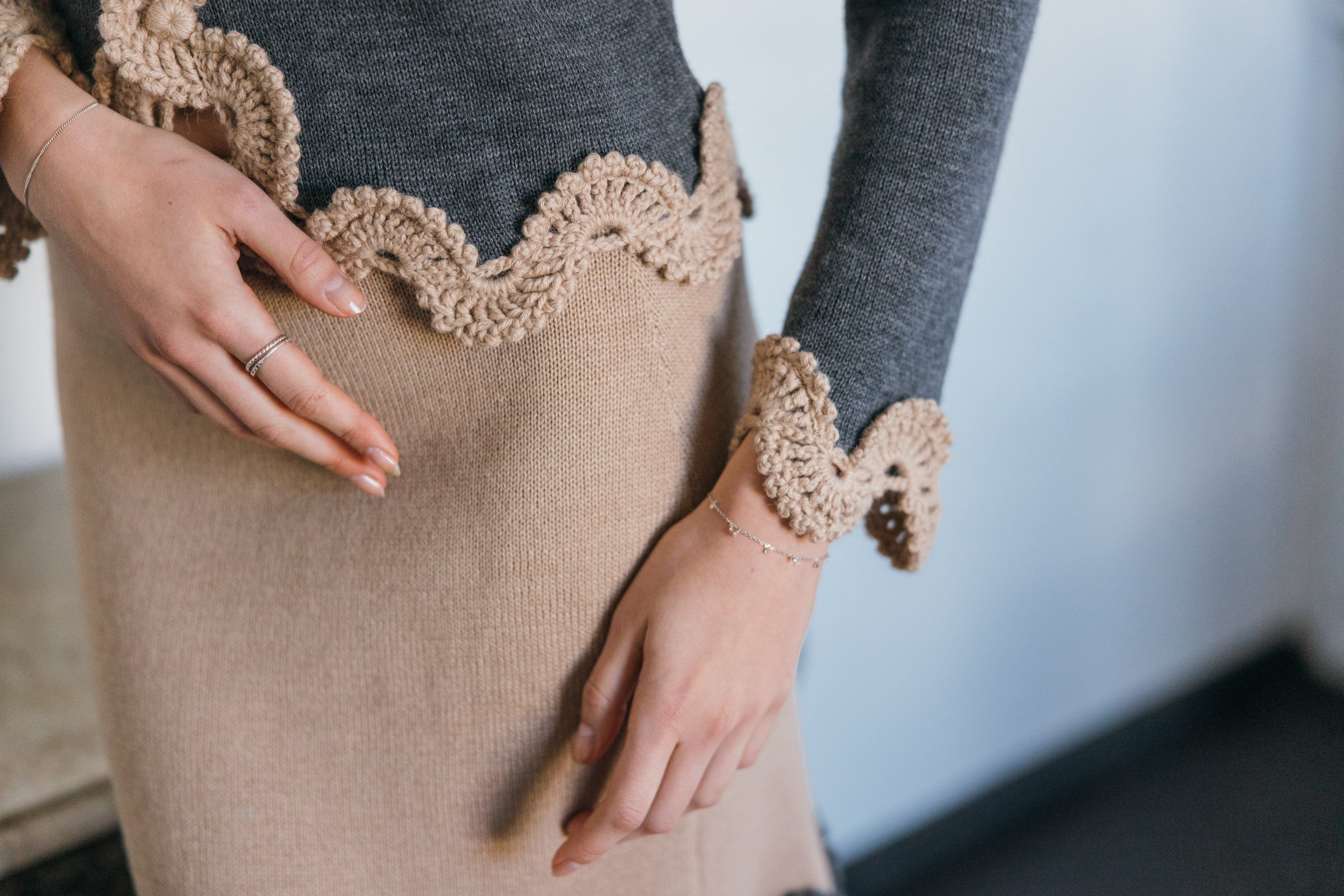Studio Myr BAROQUE – Gabriella jacket in grey Merino wool with beige crochet lace cuffs, styled with a matching skirt