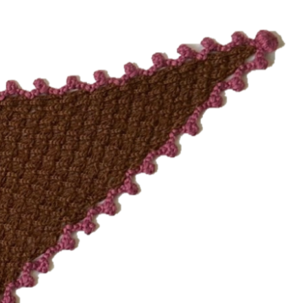 Studio Myr BAROQUE – Eleonora triangular lace scarf in hazel brown Merino wool with dusty rose Baby Alpaca picot edging and a crocheted button