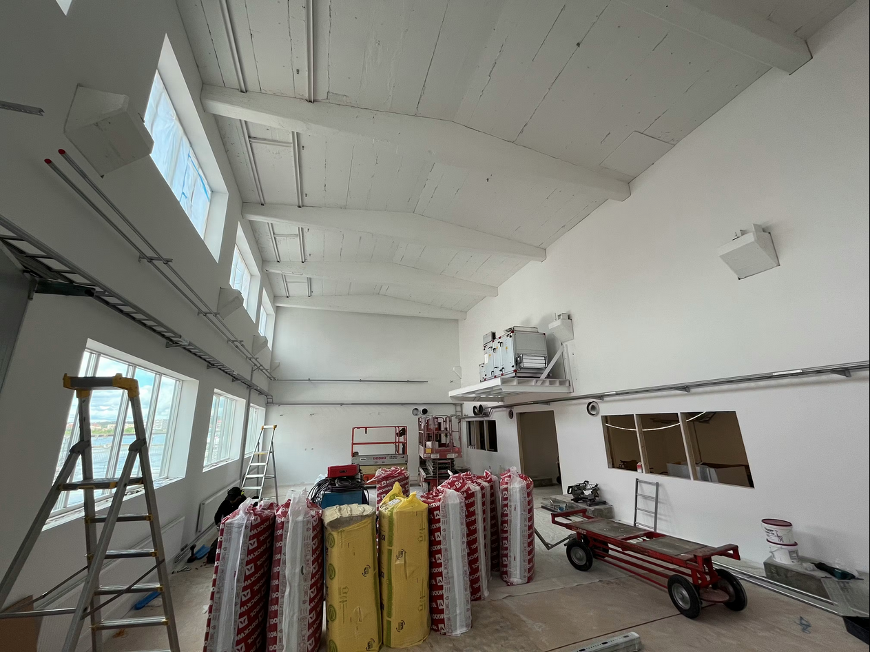 Renovation of Norra AM’s production facility, showing the high-ceiling factory hall being prepared for industrial 3D printing operations.