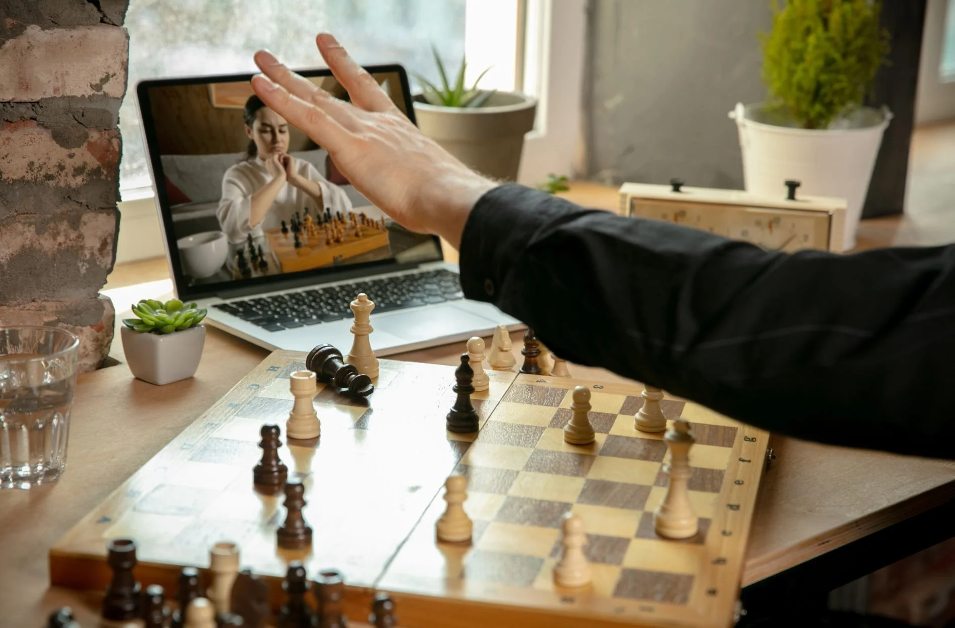 Adapting to Modern Trends with Online Chess Schools