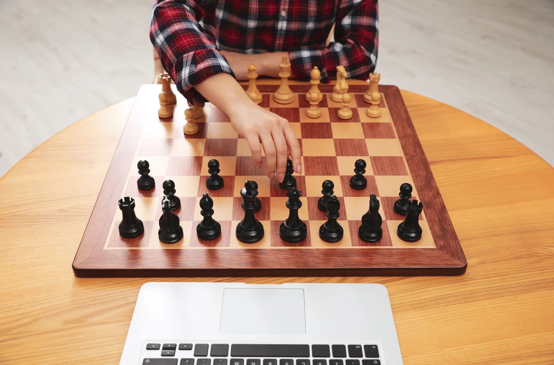 Why Chess Training Online Works Best Between Manhattan Tournaments