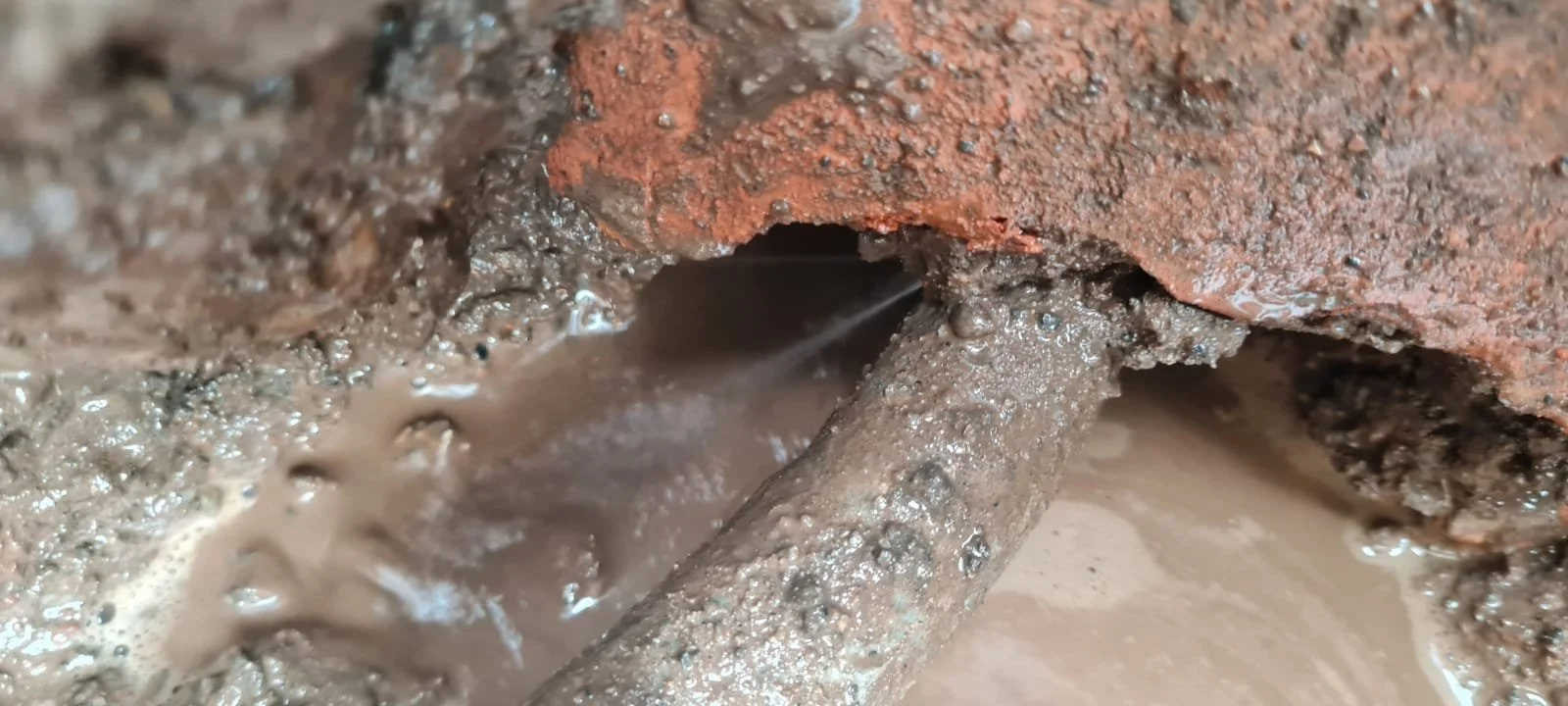 Leak detection of water mains 2.jpg