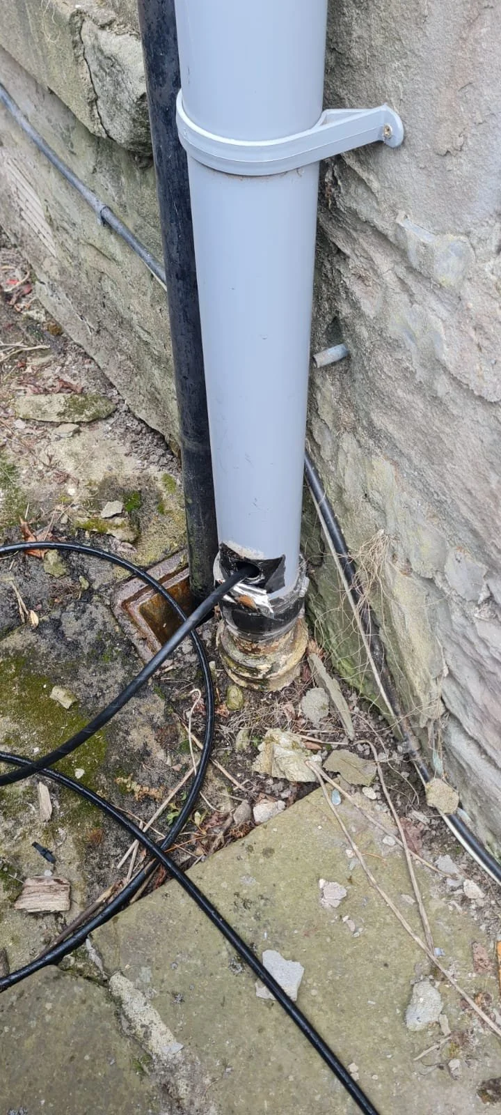 High pressure Water jetting a soil pipe.jpg