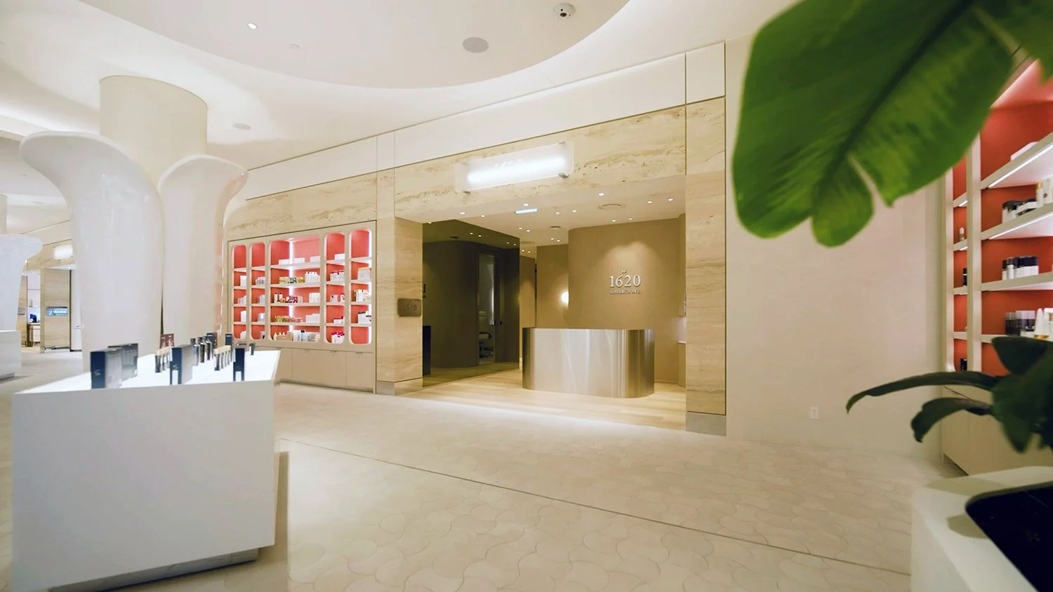 Luxury clinic Le 1620 Royalmount, blending elegance wellness ambiance Dr Mirko Gilardino