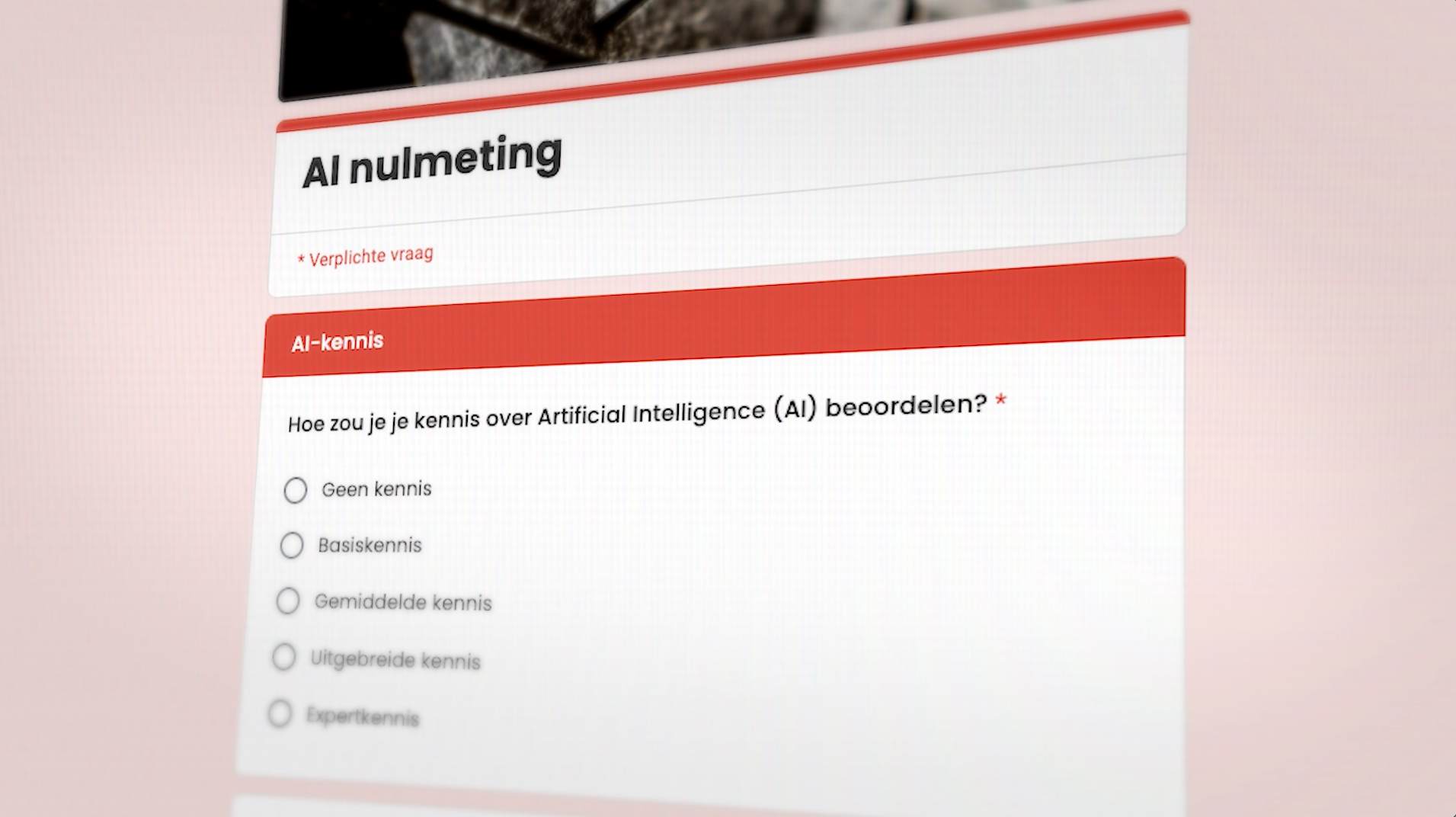Wil je als organisatie met AI starten? Je mensen zijn allang begonnen.