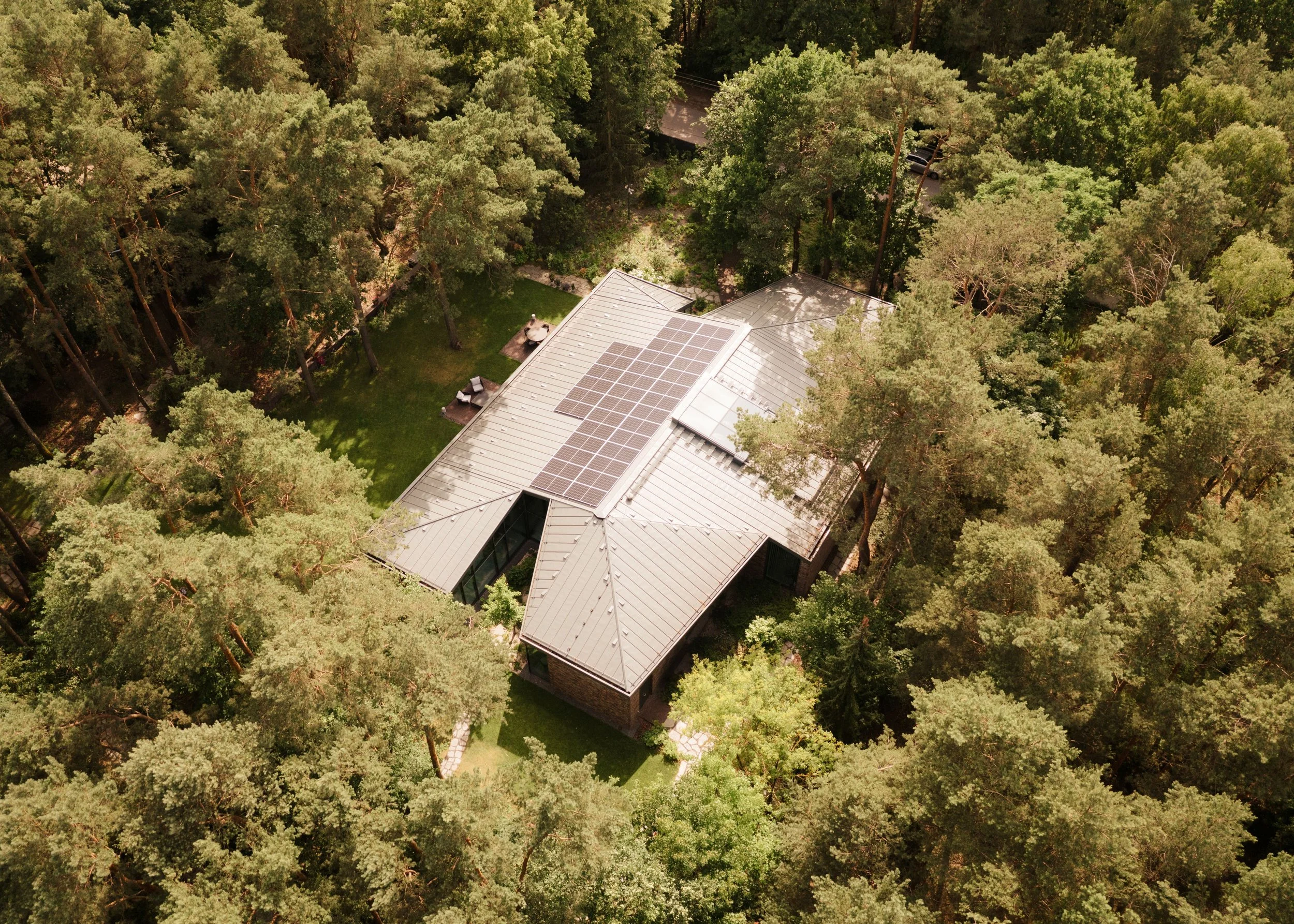Multi-Pitched Roof Providing Shelter,
Konstancin-Jeziorna • 460 m² • 2019–2023
(Photo by Bartek Barczyk)