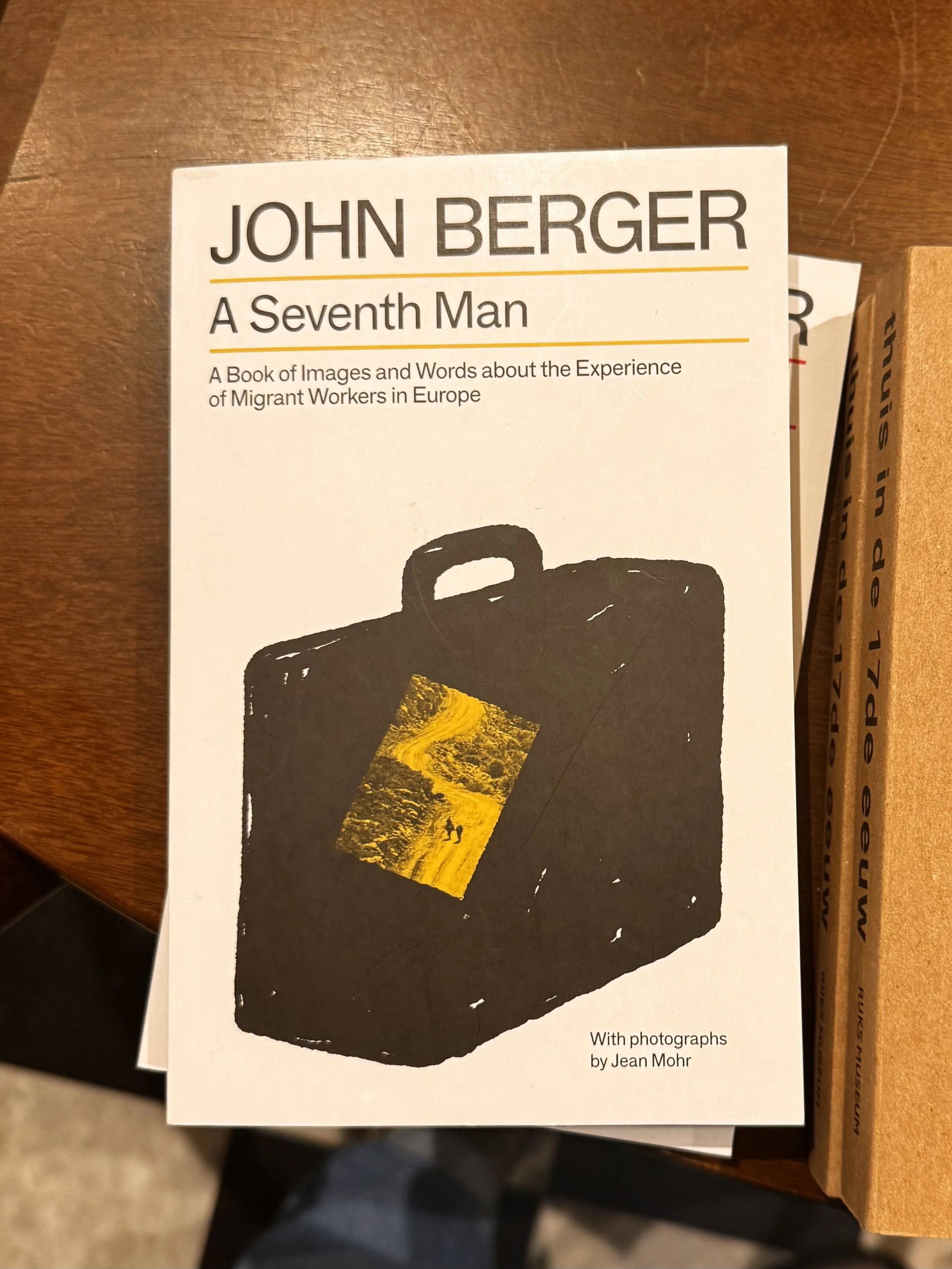 stagiair als migrant door maarten brand boek john berger afbeelding boek a seventh man