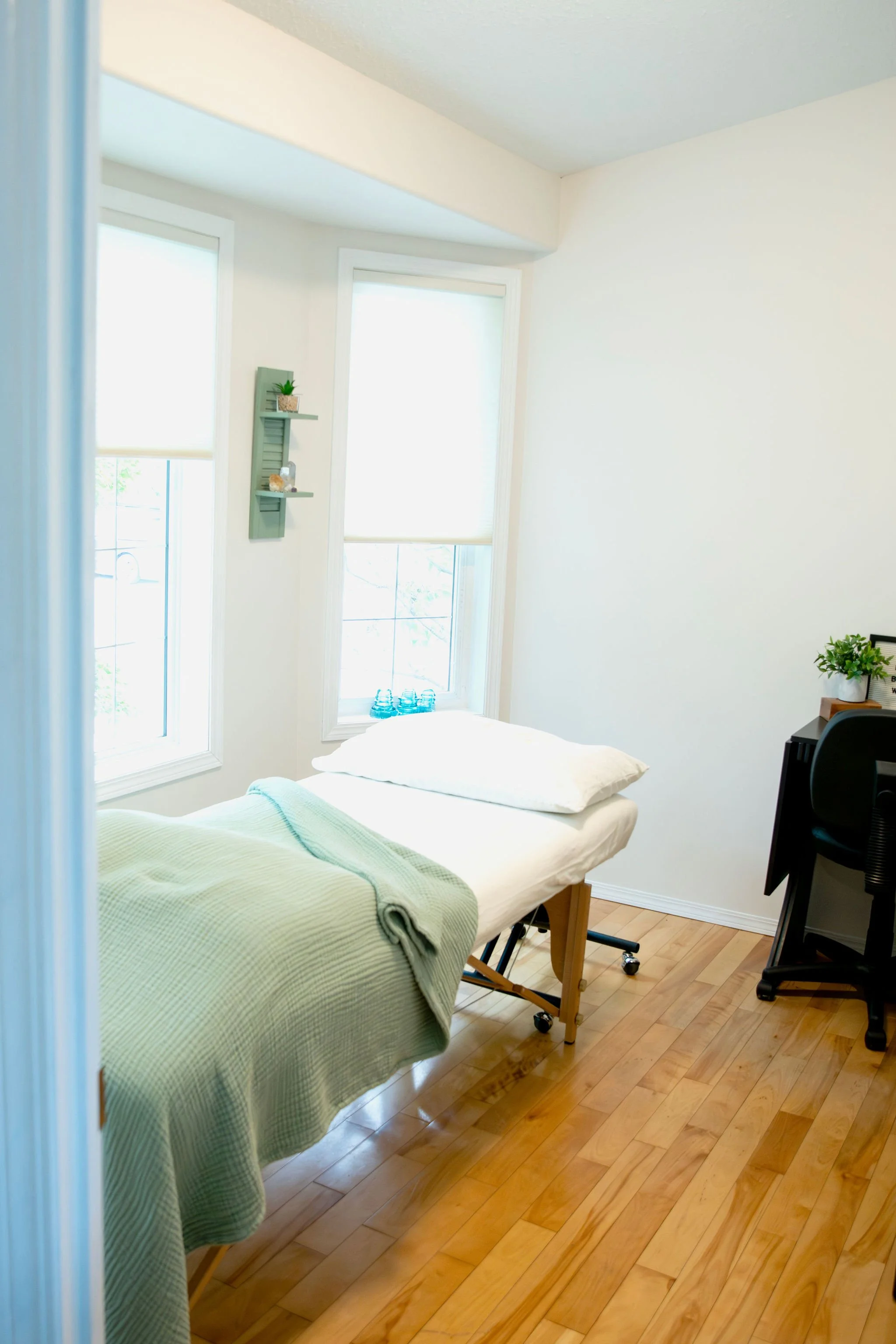 Peaceful home reiki space in Saskatoon, SK.
