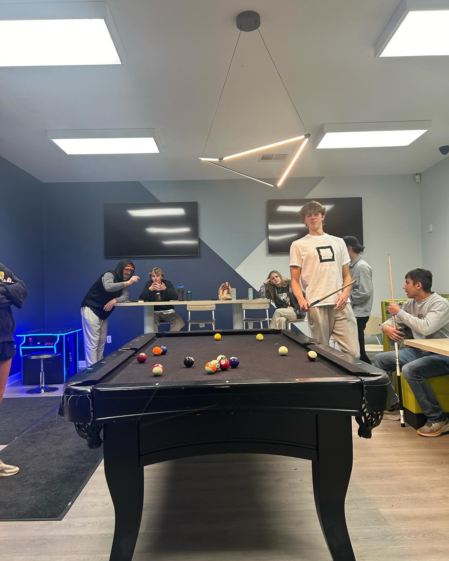 Here are some pictures 📸 from our pool tournament 🎱 on Friday! We had an awesome time! If you missed this one 🥲 don&rsquo;t worry! We have decided to make these a regular event! 🤯🤯 Stay tuned for our next play! Hope to see you there🫡🦾

#leasin
