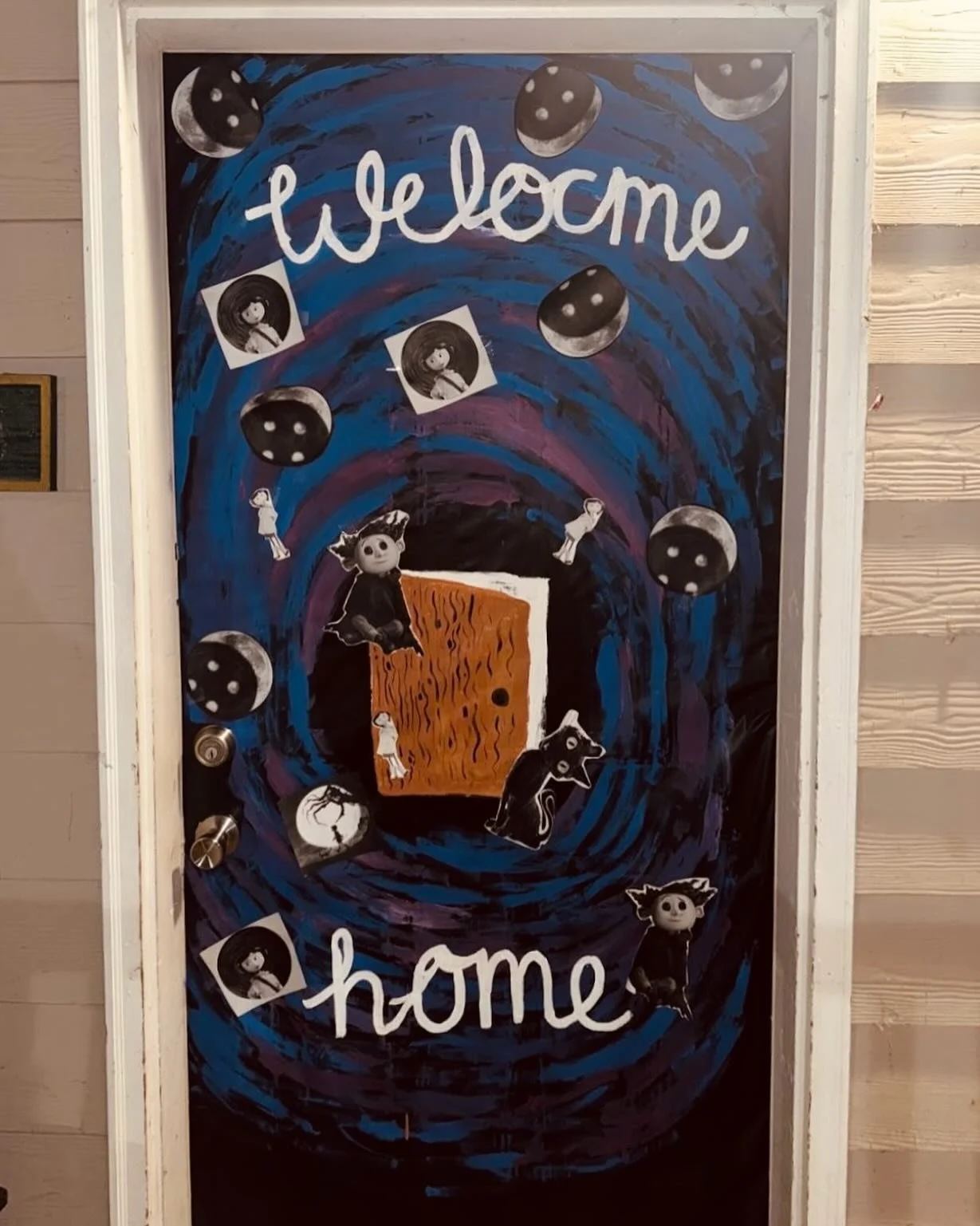Congratulations to the winner of our Halloween Door Decor Contest! They made their door as cute as a button!
Keep an eye out for our Win it Wednesday give away next week!!!
#coraline #halloween #student #livingroom