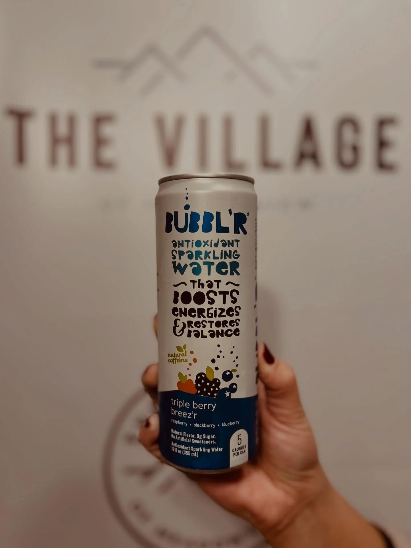 These Bubbl&rsquo;rs fly off the shelves just like our apartments! Stop by our office and grab a FREE drink provided by @drinkbubblr!
#student #leasing #bubblr