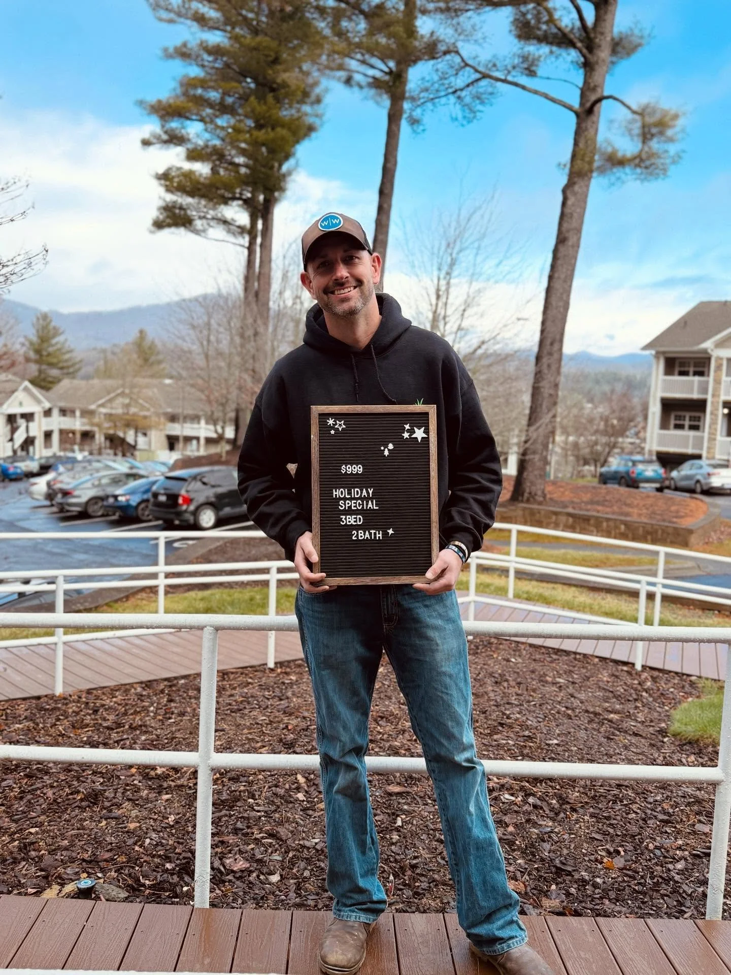 Don&rsquo;t miss out on our Holiday Special! 🎁 Our 3-bed units are only $999 for a limited time!
And residents, swing by tomorrow morning for Breakfast OTG to celebrate the last day of classes! 👏🥞🎉