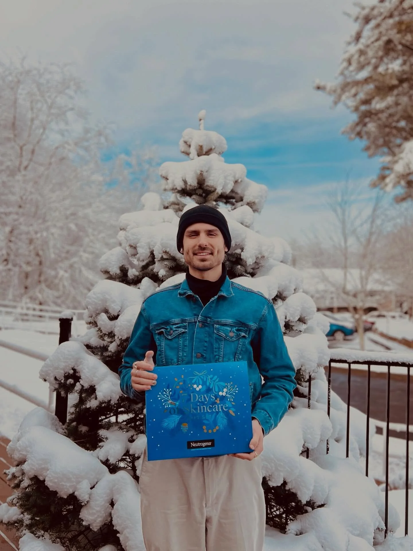 DAY 1 OF 12 DAYS OF GIVEAWAYS🎁🎁🎁
To enter for this 7 days of Skincare by Neutrogena:
1. Like this post❤️
2. Leave us a google review🌟📥
3. Tag your winter bestie in the comments⬇️☃️