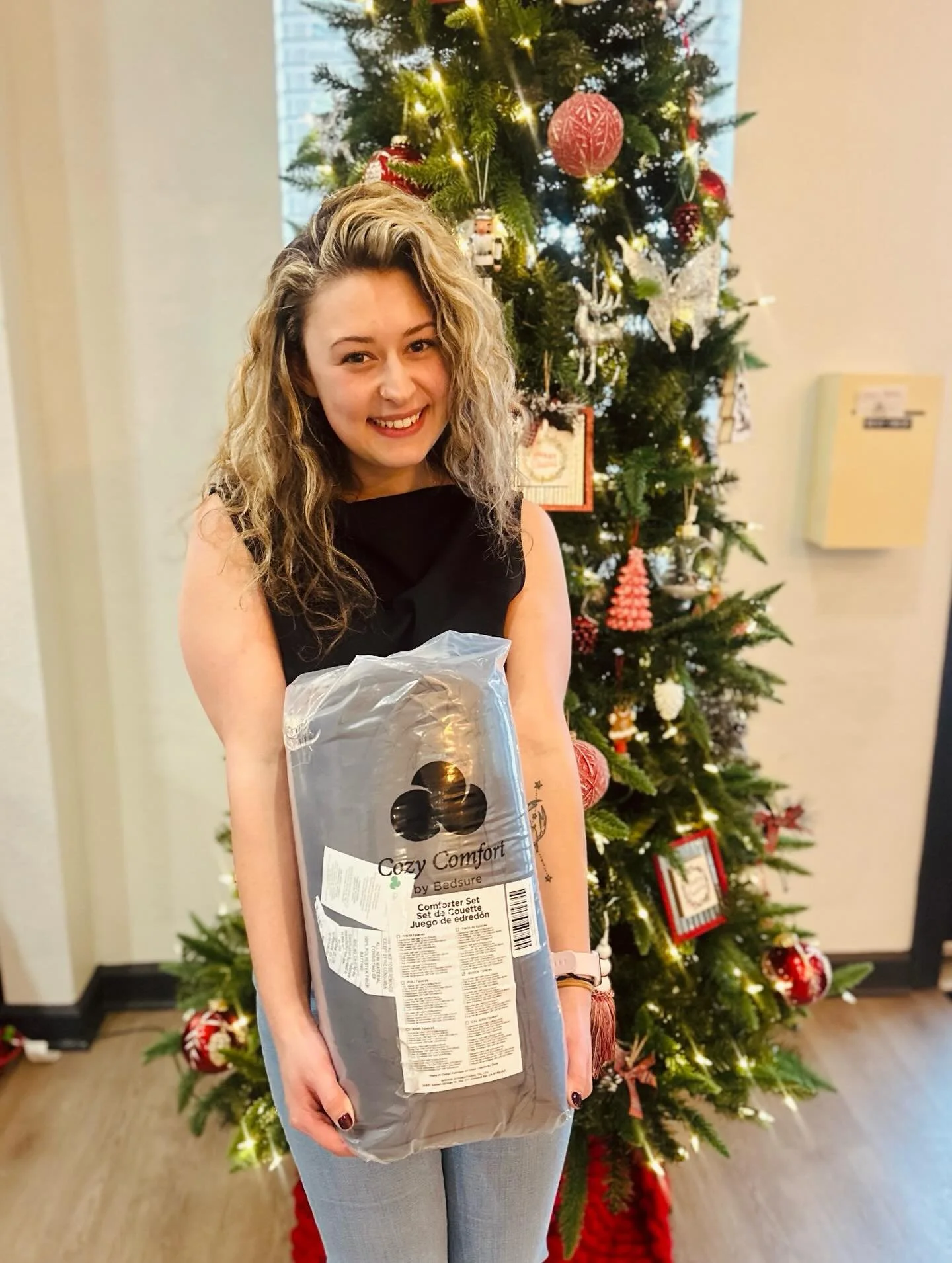 DAY 8 OF 12 DAYS OF GIVEAWAYS🎁🎁🎁
To enter for the Comforter Set:
1. Like this post❤️
2. Leave us a google review🌟📥
3. Comment your favorite way to unwind after a long day 🌅