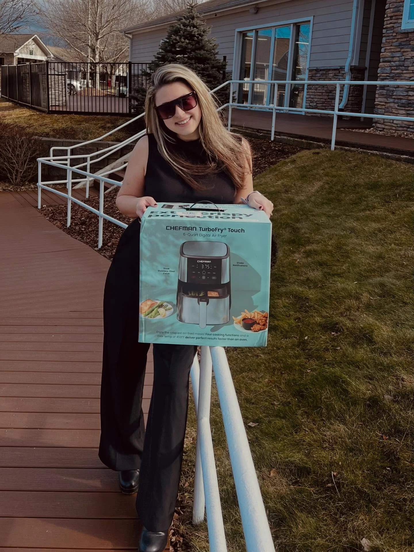 DAY 12 OF 12 DAYS OF GIVEAWAYS🎁🎁🎁
To enter for this air fryer:
1. Like this post❤️
2. Leave us a google review🌟📥
3. Tag your roommate!🎅🎁🤶