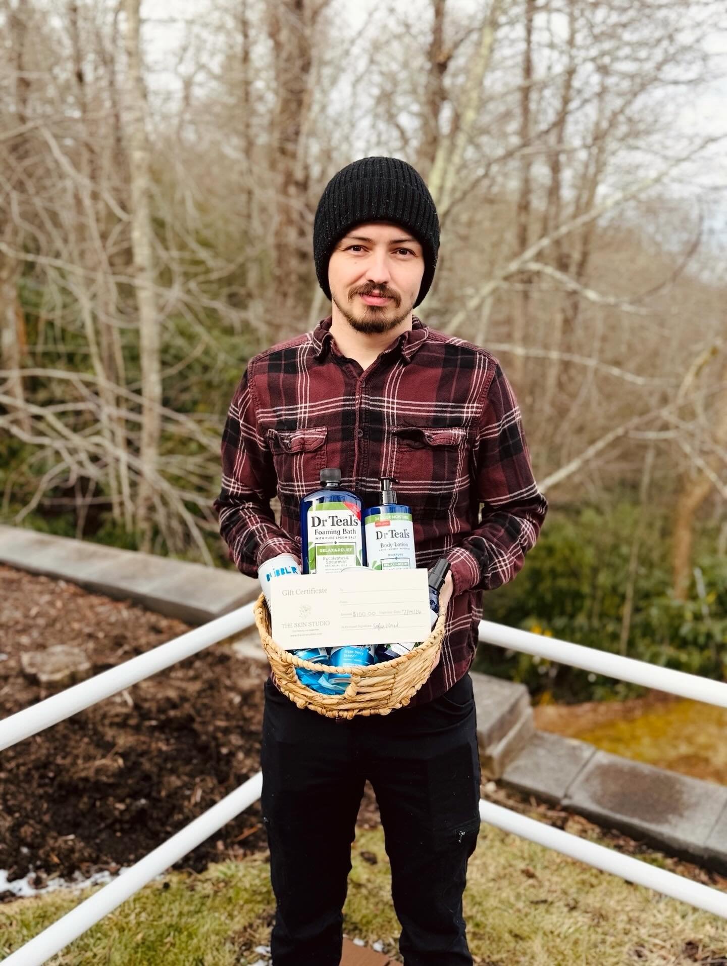 WIN IT WEDNESDAY 🎉🧴
Because you deserve some self-care ✨
Huge shoutout to @theskinstudionc , one of you will win an $100 gift card to treat yourself! They offer waxing, facials, and so much more!
How to enter:
✔️ Follow @theskinstudionc and @villag