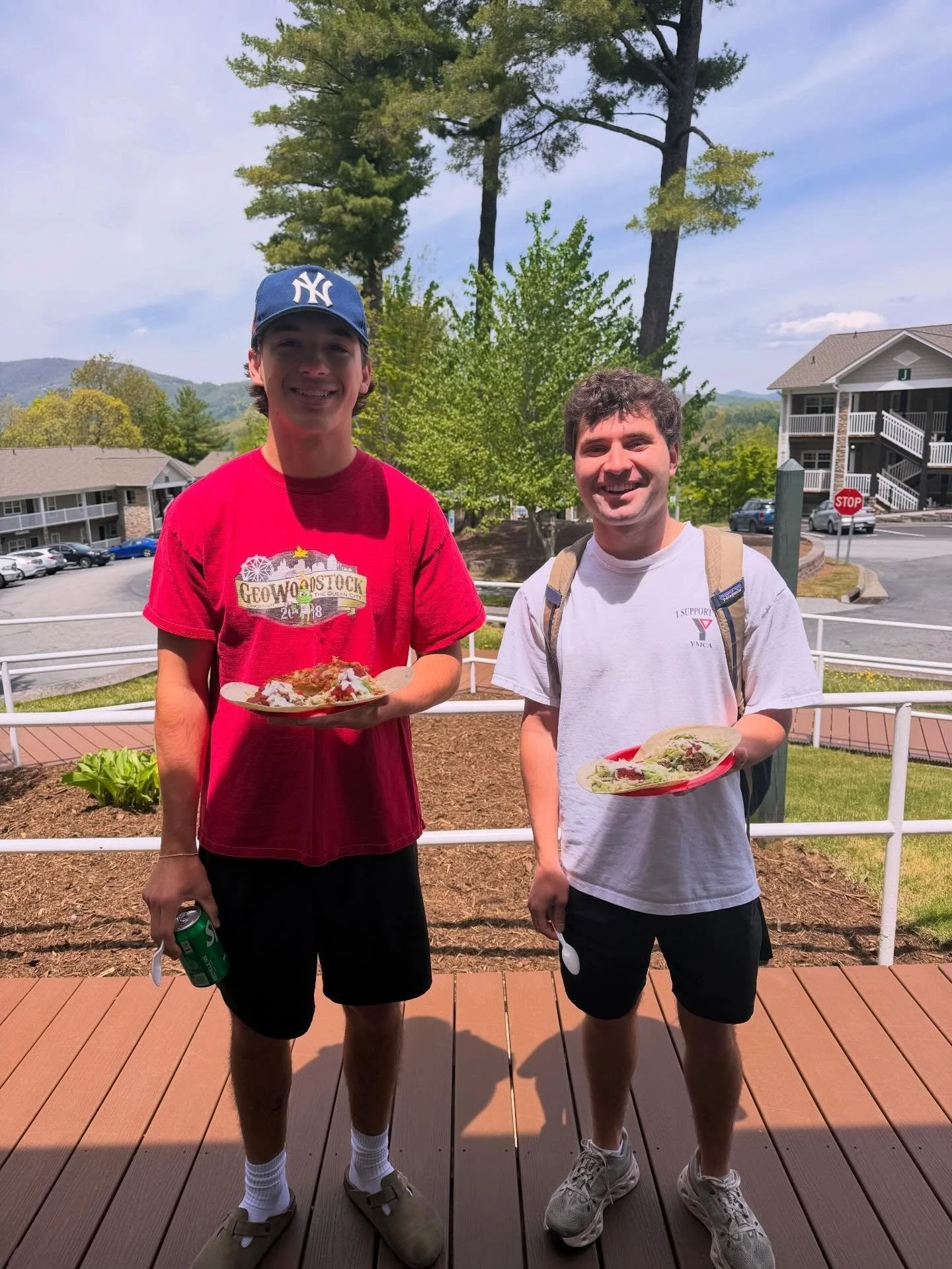 Big congrats to all of our graduating residents 🎓👏
Come celebrate with us today at 12 PM with a pizza party! 🍕 
Pizza will be served until we run out, so come early!

#appstate #graduation #leasing
