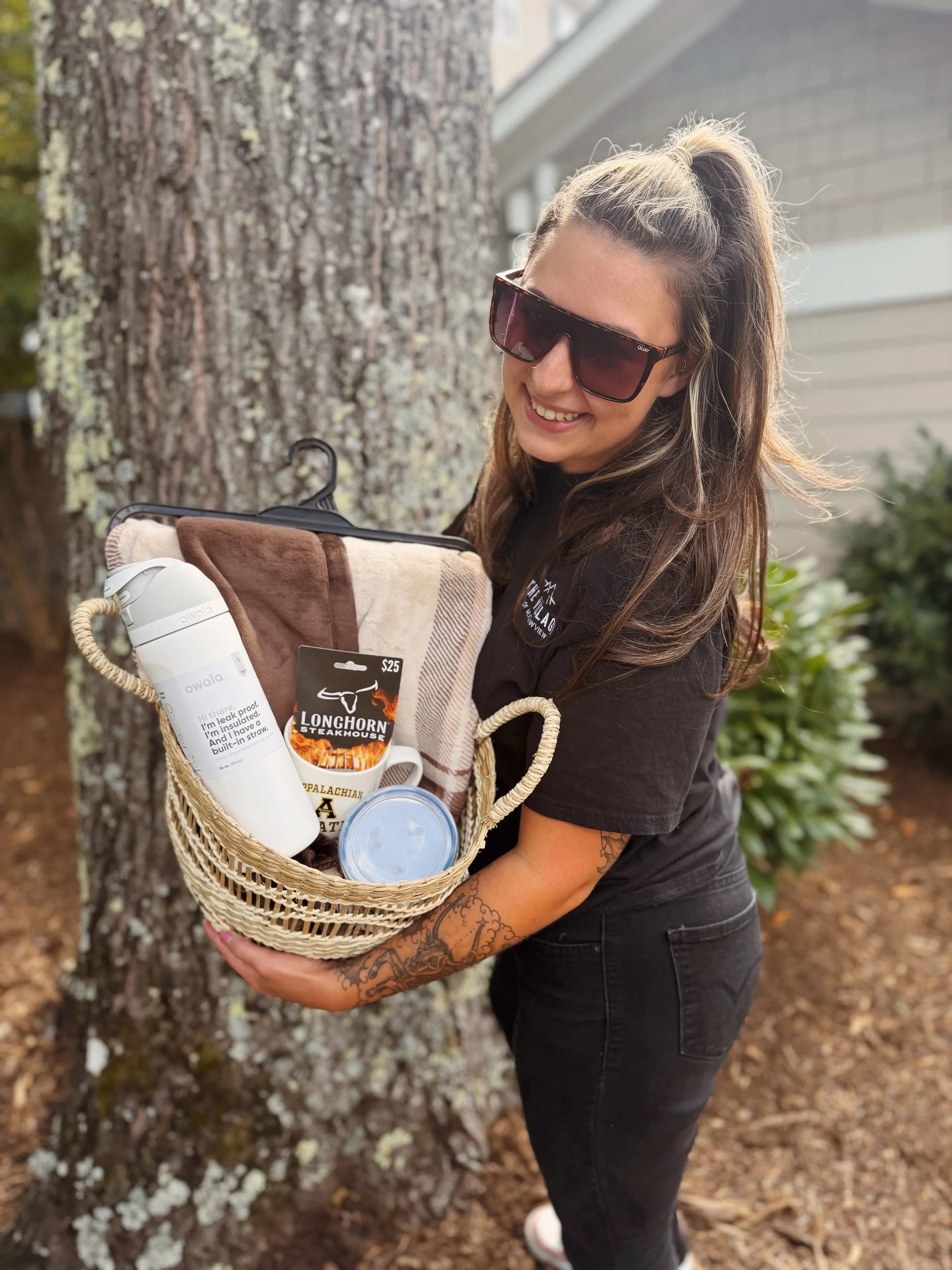 🍂☕️ WIN IT WEDNESDAY! ☕️🍂

Fall is almost here, and we&rsquo;re celebrating with a Cozy Fall Basket Giveaway!🧸🍁✨

HOW TO ENTER:
🍂 Follow us @villageofmeadowview 
☕️ Like this post
🧡 Comment your favorite thing about living at The Village of Mea