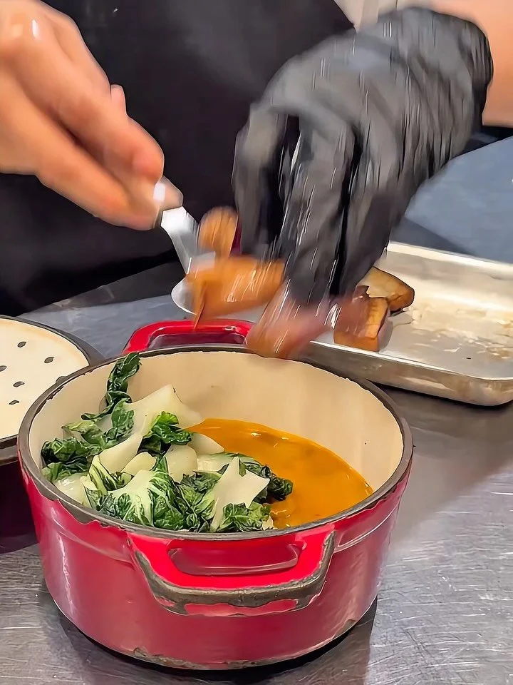POV: what happens after you order your restaurant week main, and before it lands on your table. 🔥

Kare-kare is a thick, savory peanut stew, topped with grilled veggies, and served with rice for every last bite.

#KareKare #NYCFilipinoFood #NYCResta