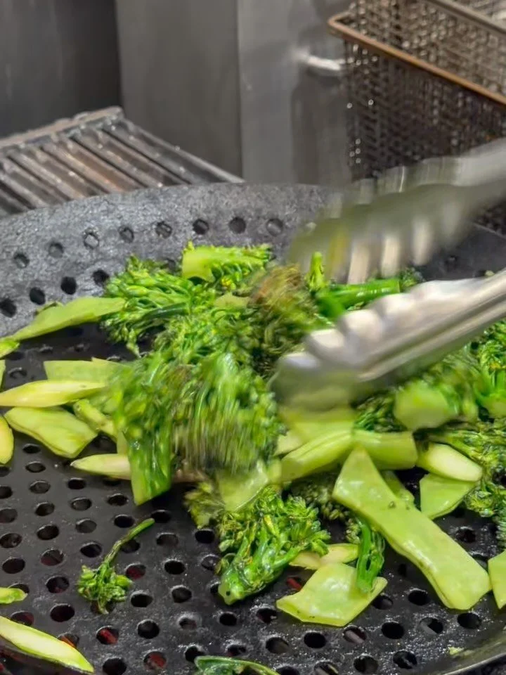 A restaurant week SPECIAL just entered the chat! Inihaw Na Gulay, available only until August 16th. 🥦🧄

Crunchy asparagus, broccoli, and beans live on a bed of whipped tofu and are sprinkled with crispy garlic flakes (cue the drool).

#NaksRestaura
