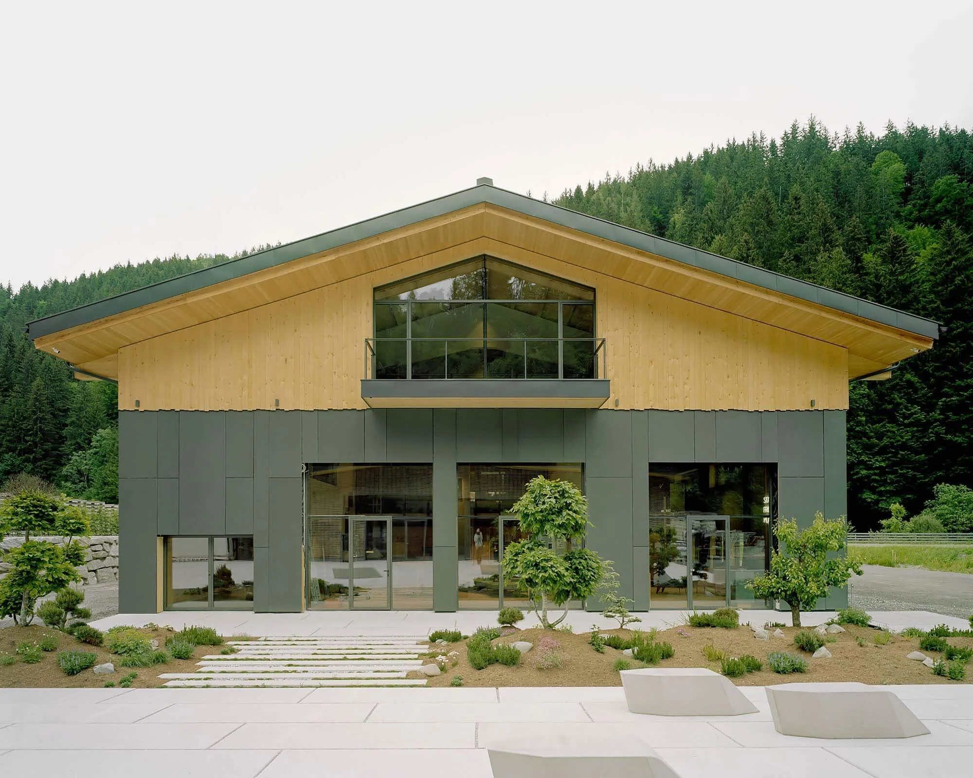 Composite products that combine strength and aesthetics