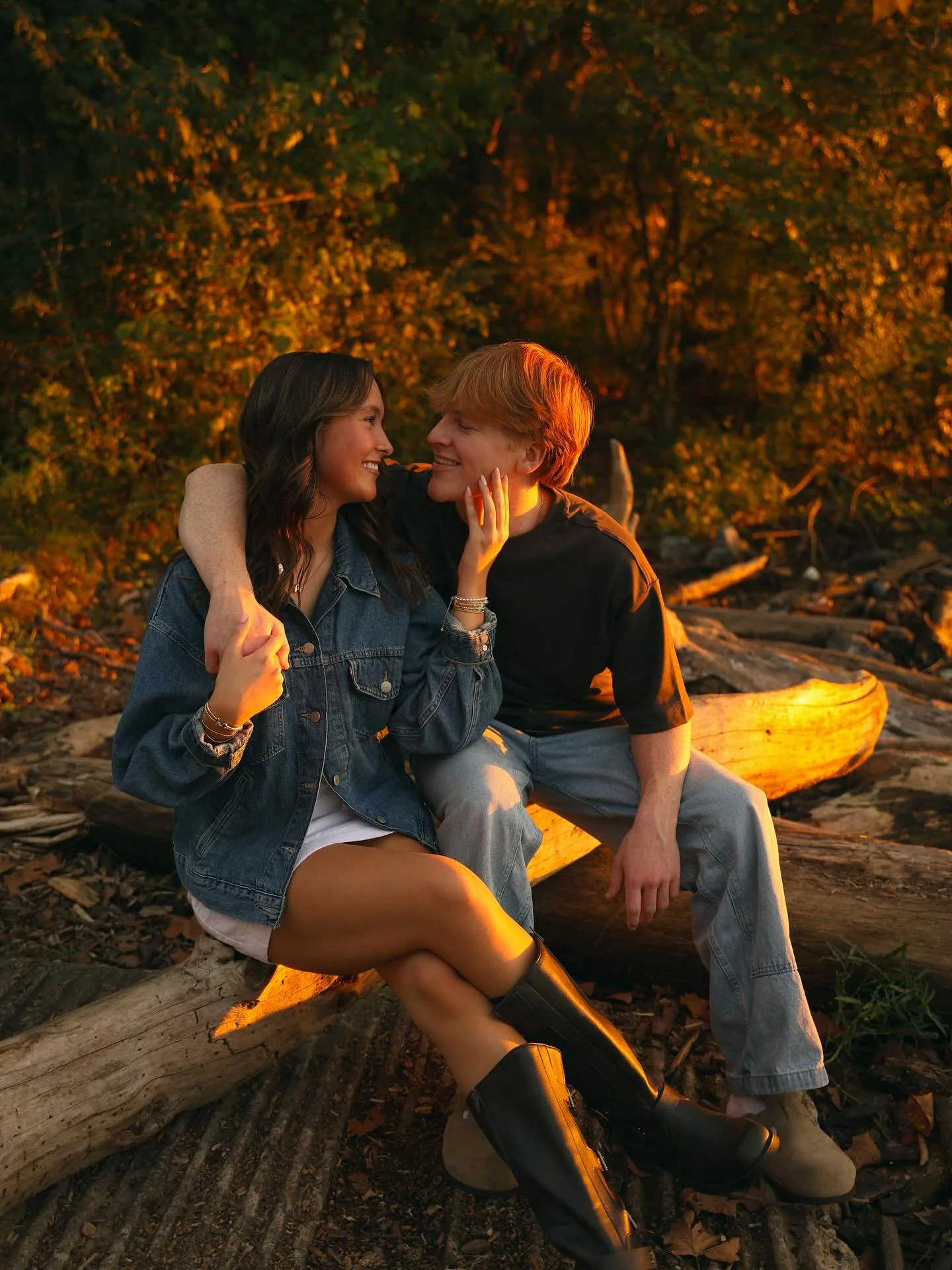 honey &amp; alec 🍂
&bull;

@honey.jimene_ @alectapp9 
#fall #couplesphotographer #tennesseephotographer