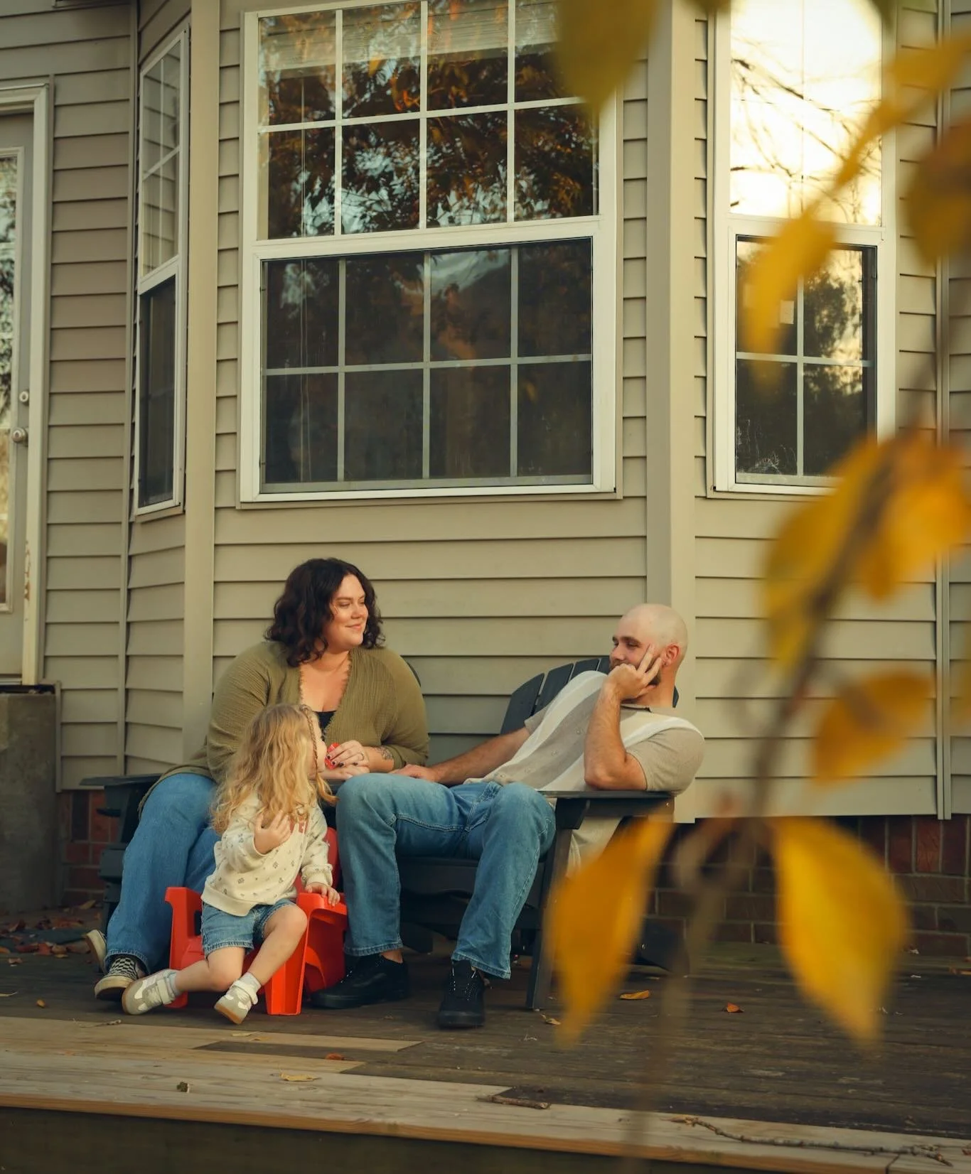 at home family photos with @shelbyfrizz sweet fam 🎞️ something so joyful about capturing the warmth and love in the comfort of their own space 💌 

booking 2026 now - dms open &amp; inquiries through my website in bio - www.picsbymags.com ! 

#famil