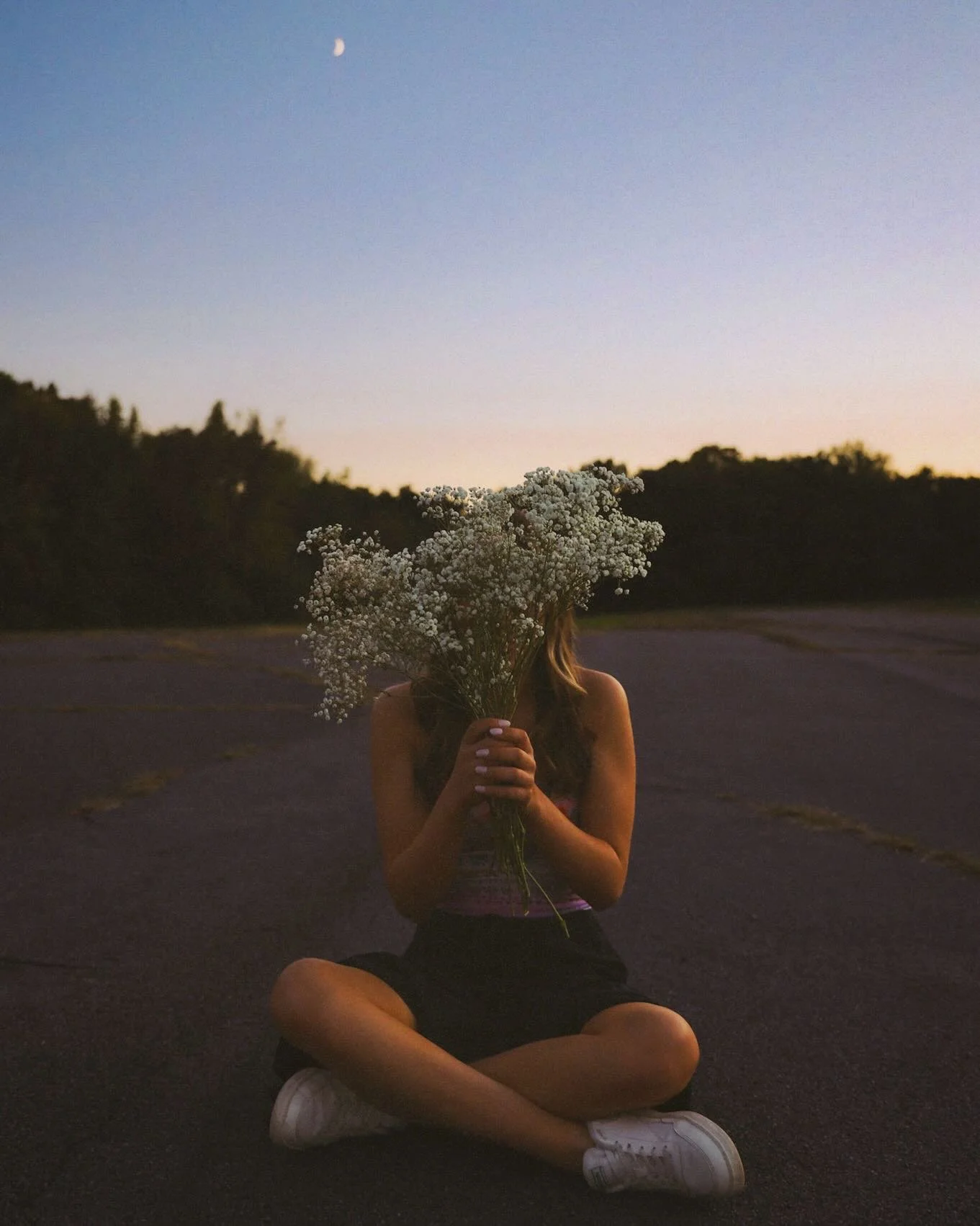 💐🦋🌙 senior photos with ella! 

2026 seniors let&rsquo;s get your final portrait sessions booked! 2027 seniors it&rsquo;s never too early to get on my schedule 🎞️
www.picsbymags.com for inquiries! 

#seniorphotos #tennesseephotographer #seniorphot