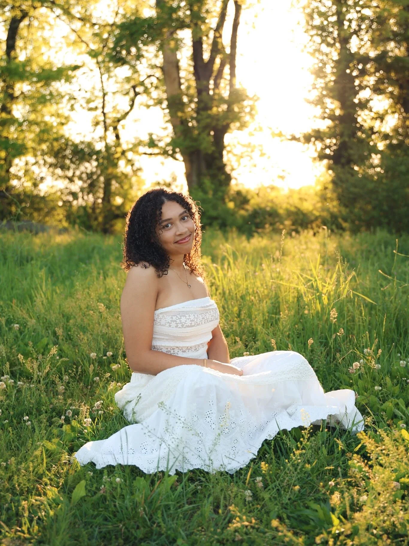 🌿part one of Takayela&rsquo;s dreamy golden hour senior portraits -
this 2026 senior/grad season has been so wonderful! I&rsquo;m truly blessed to have had a full spring calendar 🥹 that said - 2027 seniors, my summer schedule is open through August