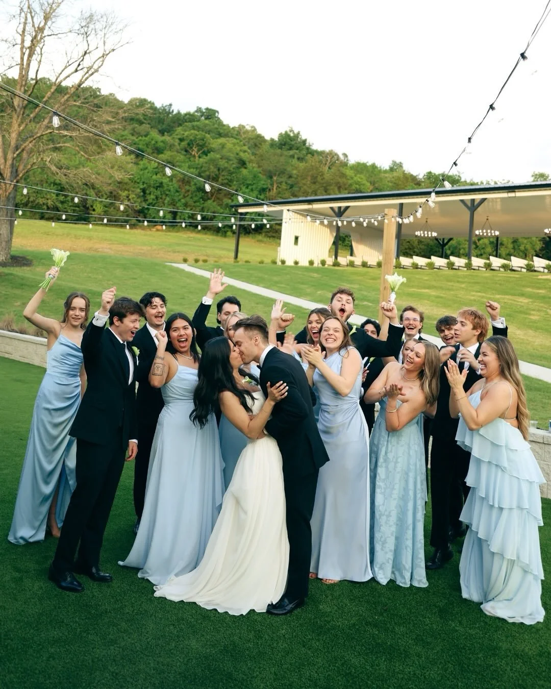 The PARKINSON&rsquo;S 🩵 
Digital previews from the most stunning day celebrating Hannah + Hunter! 

venue: @5palmstn 
photographer: @picsbymags 
content creator: @yoursocialbean 
planner/coordinator: @heathersmith1977 

#tennesseeweddingphotographer