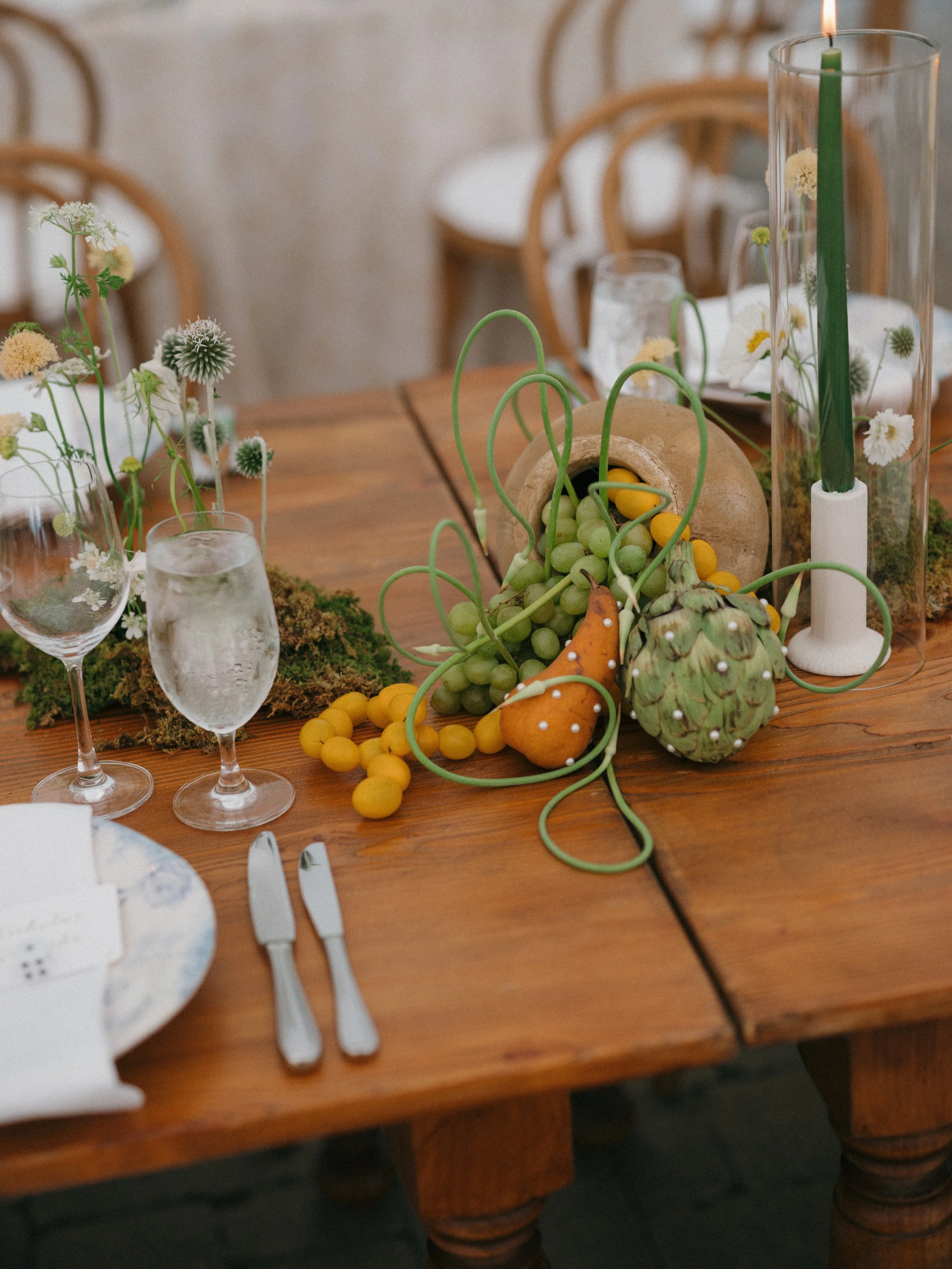 lion-rock-farm-summer-wedding-table-flower4.jpg