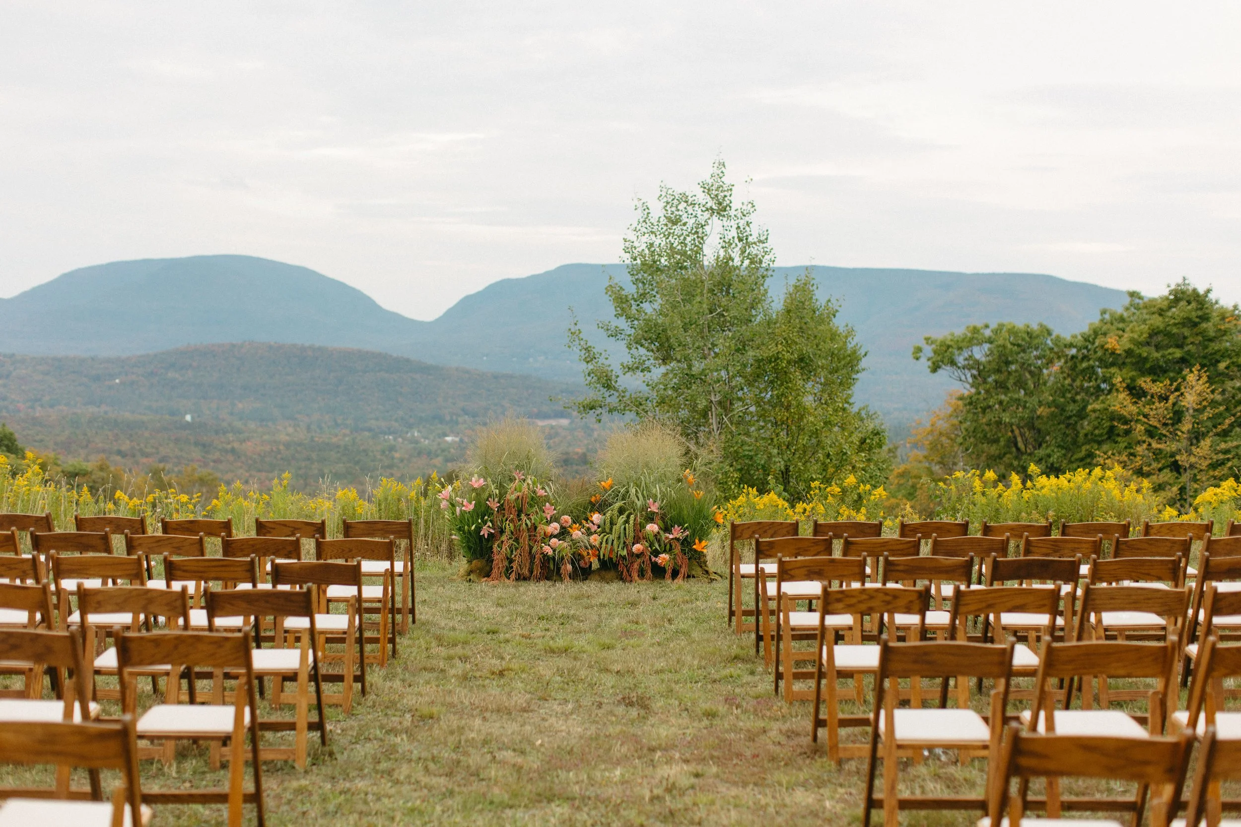 DeerMountainInn_Weddings_Colorful-lejardin-ceremony-2.jpg
