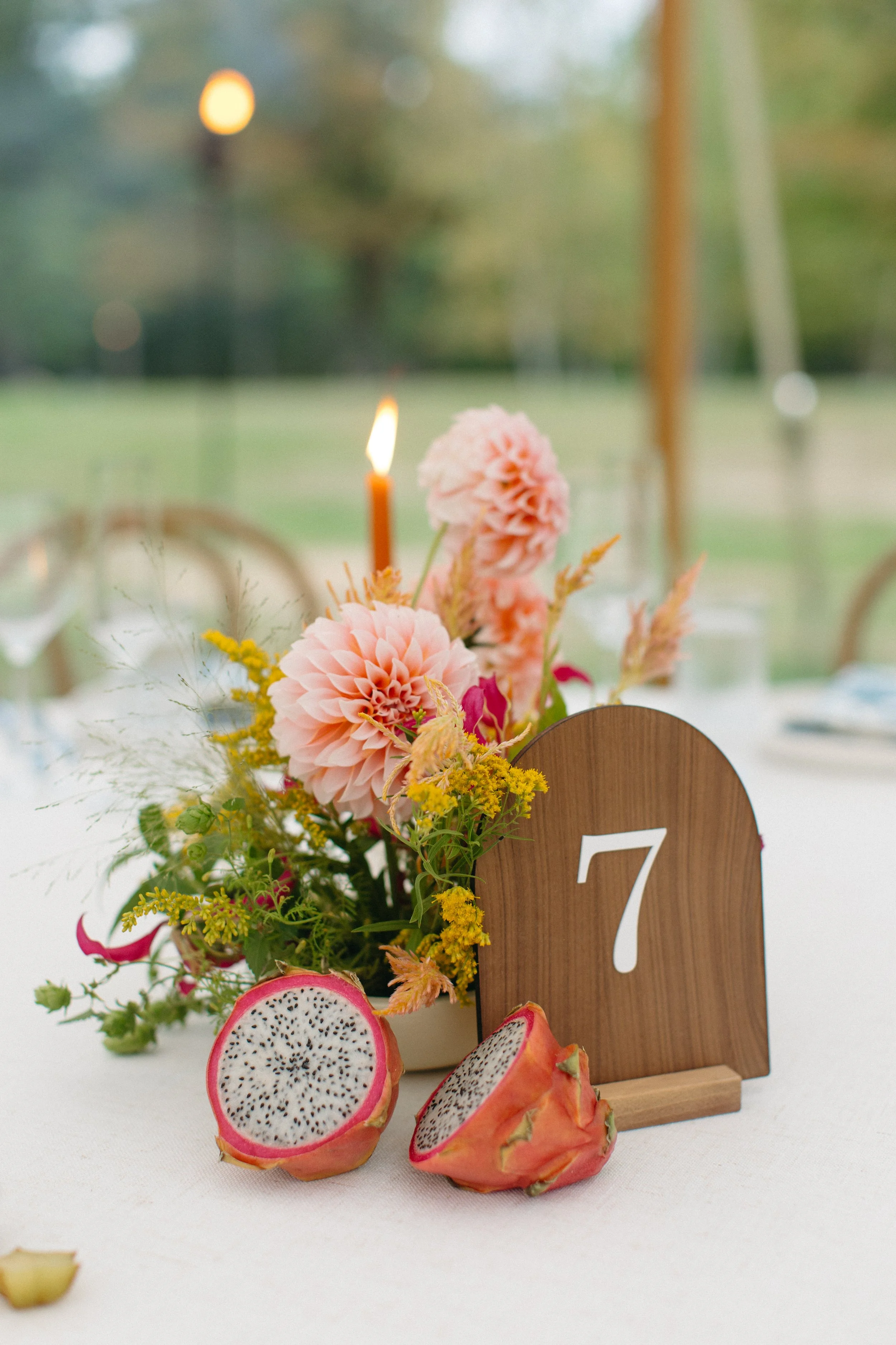 DeerMountainInn_Weddings_Colorful-lejardin-centerpiece.jpg