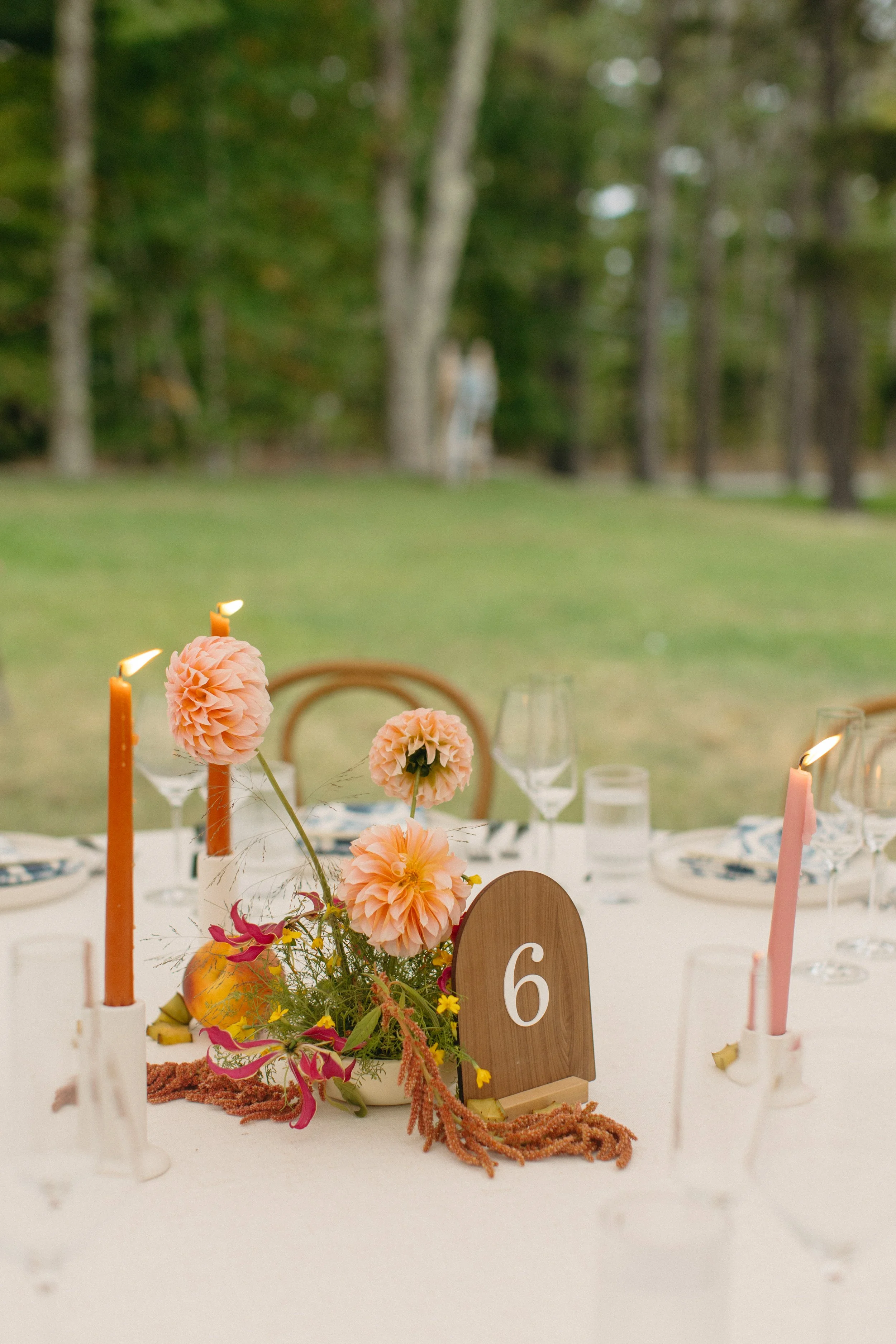 DeerMountainInn_Weddings_Colorful-lejardin-centerpiece1.jpg