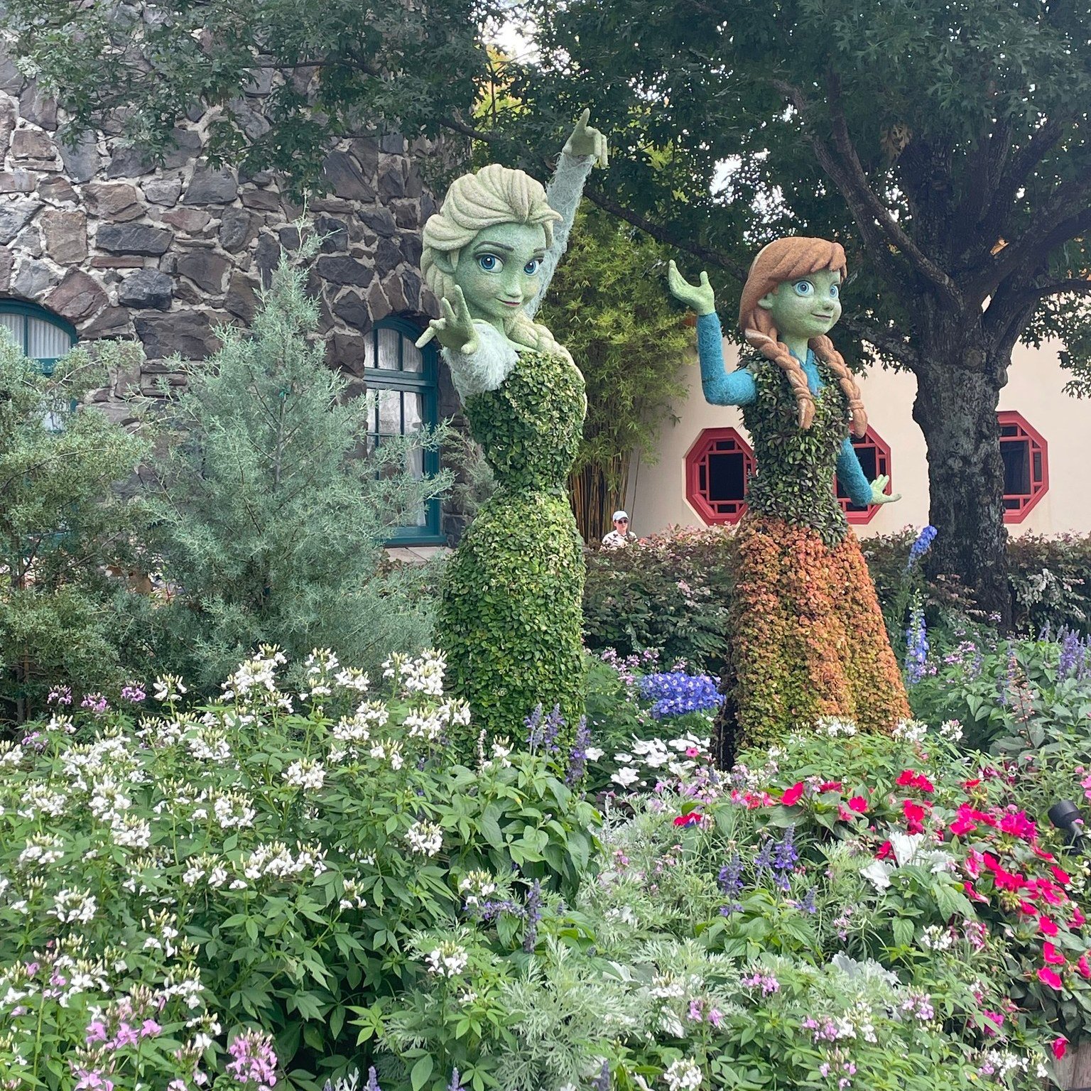 It's hard to believe that is already the last weekend of Flower and Garden Festival! 🍃🌸 This beautiful spring festival runs through Monday May 27th, so you still have a couple of days left to enjoy Epcot at its prettiest. 🌼🌷

For the first time i
