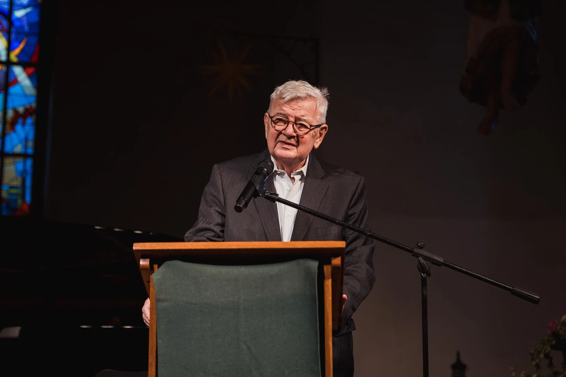 Joschka Fischer am Rednerpult bei der Hederslebener Europarede 2026