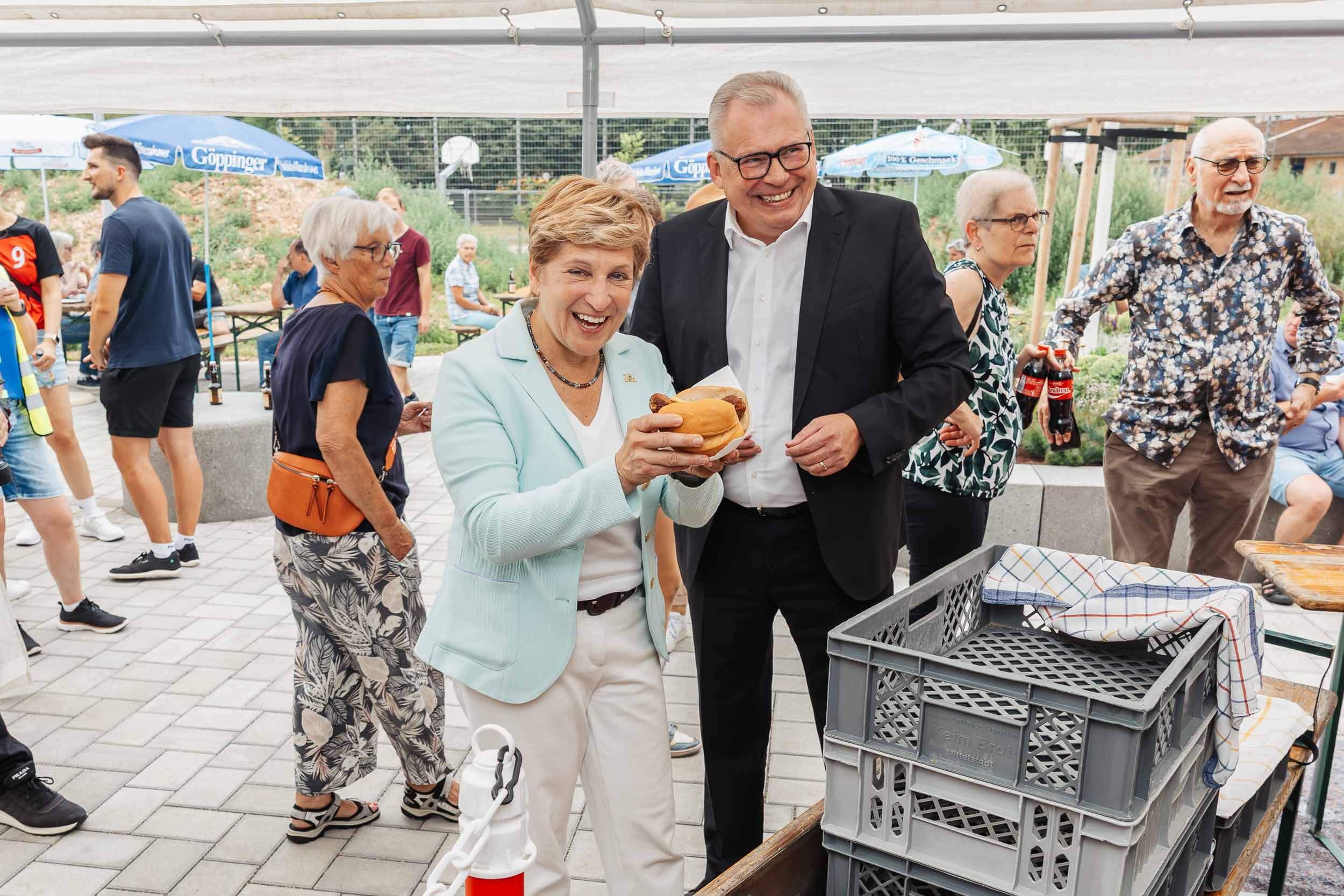 Eventfotograf-Berlin-Eroeffnung-Sporthalle-Luetzelbach-Reichenbach-Buergerfest-Imbiss.jpg