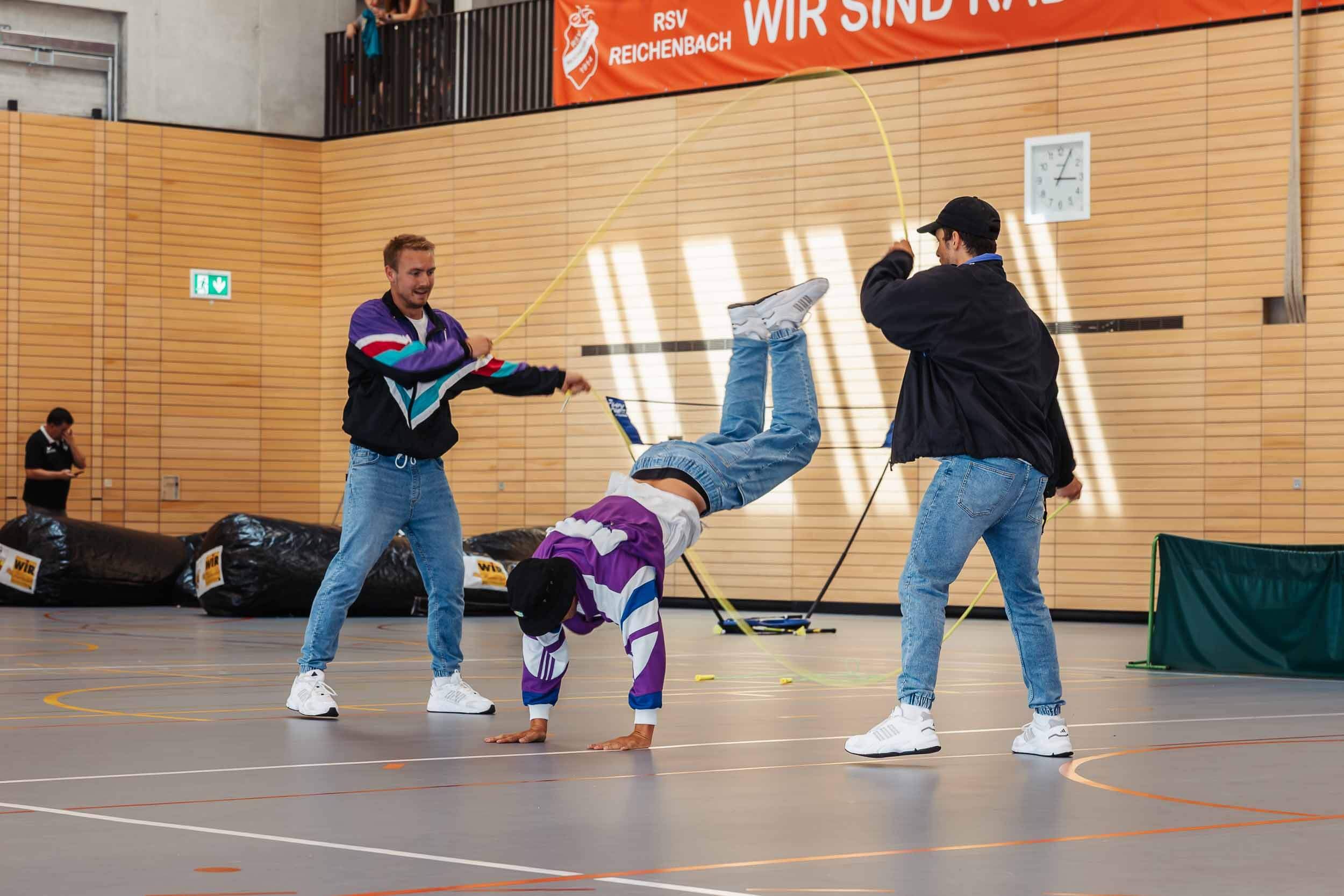 Eventfotograf-Berlin-Eroeffnung-Sporthalle-Luetzelbach-Reichenbach-Vorfuehrung-Rope-Skipping.jpg