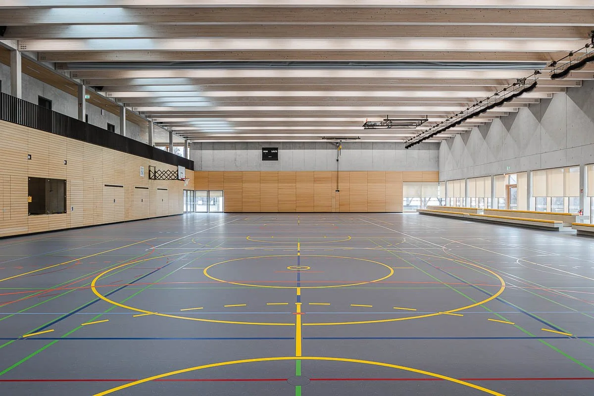 Architekturfotograf-Berlin-Sporthalle-am-Luetzelbach-Sporthalle-Innenansicht-Prallwand.jpg